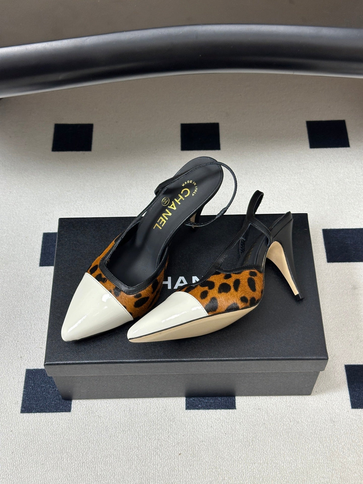 Chanel 26s Pointed Toe High Heel Slingbacks 8.5 Cm Brown Pony Hair White Toe