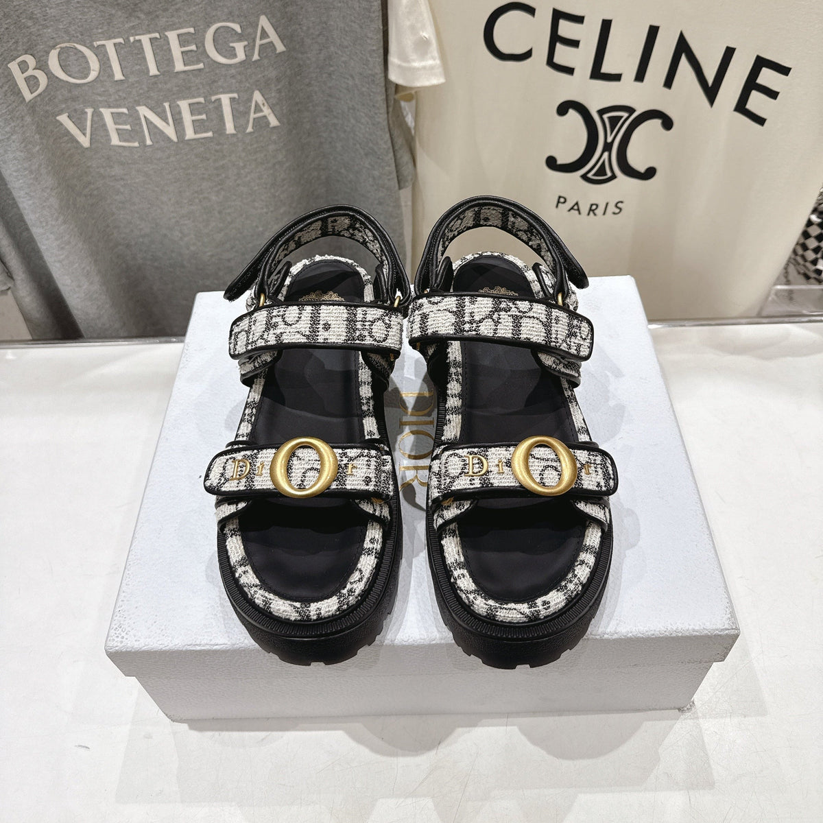 CD 26s D Wander Sandals Black And White Dior Oblique Jacquard Gold Hardware 472915