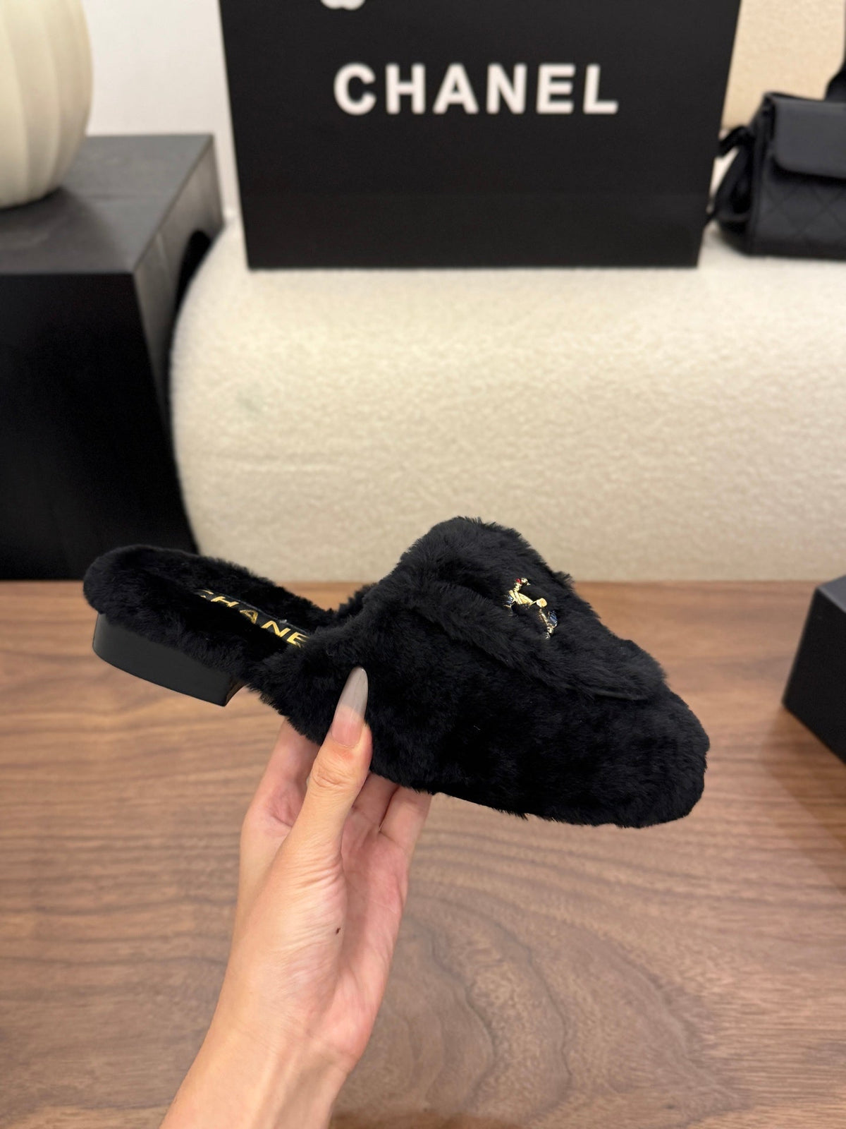 Chanel 2026 CC Logo Mule Fur 173422