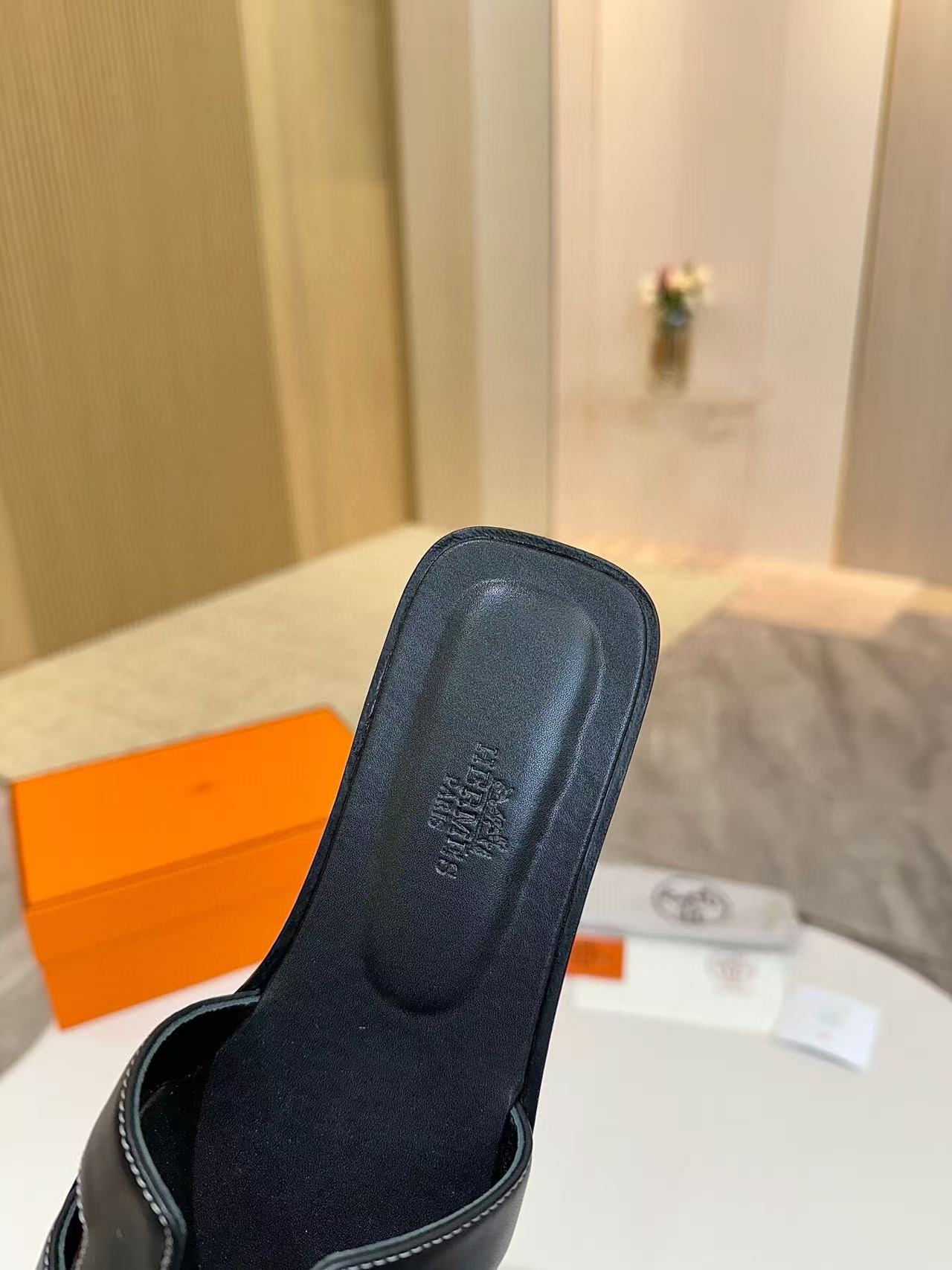 HM Oran Sandal Embroidery Black Calfskin