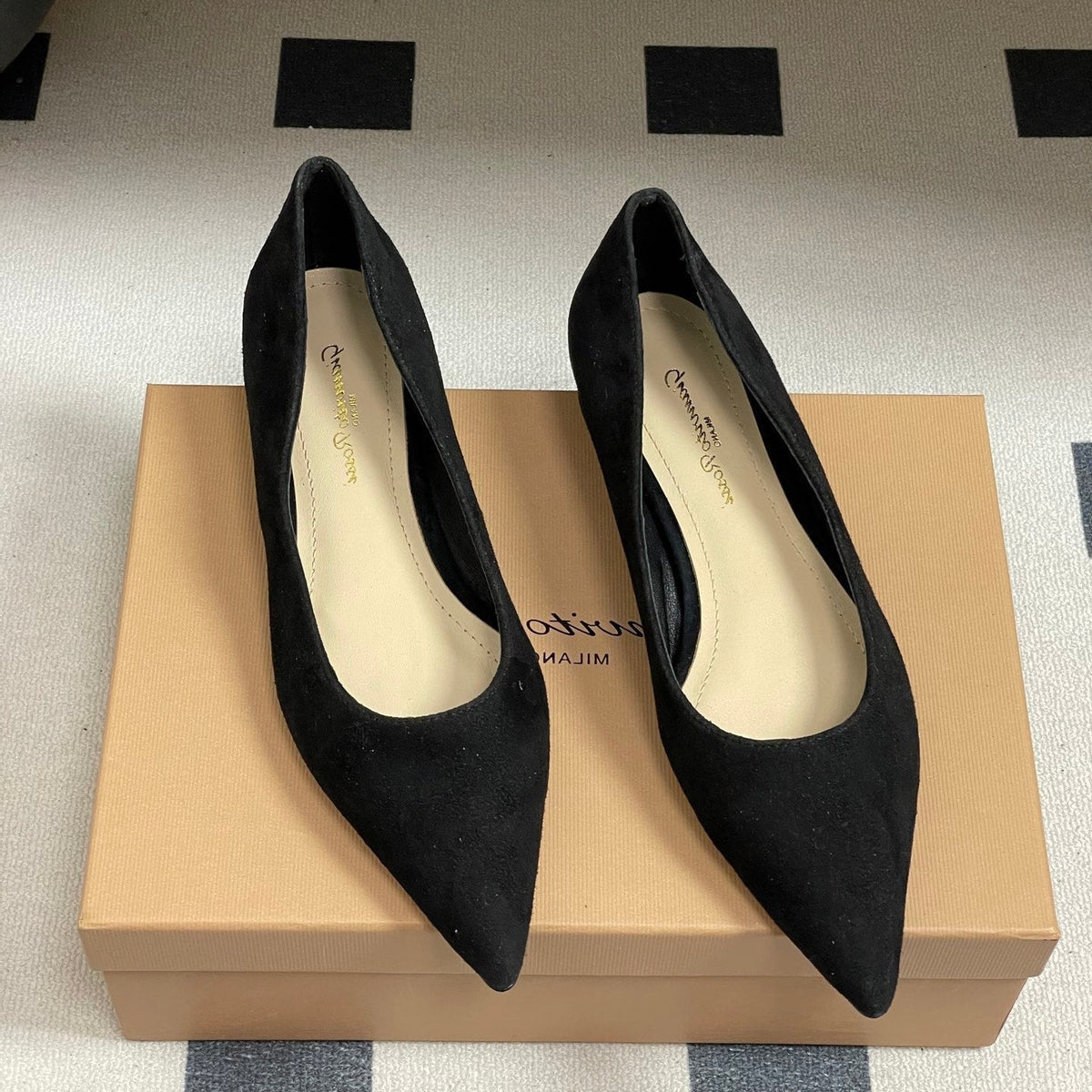 GR 26s Flats Black Suede 164793