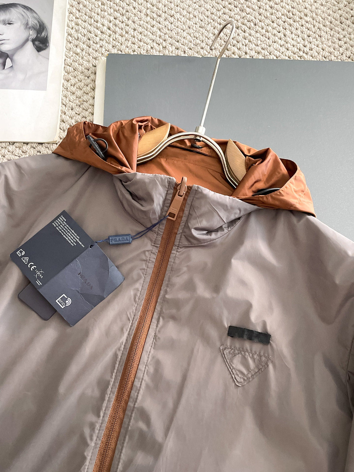 Prada 26s Men Hooded Windbreaker Jacket Enamelled Triangle Logo 518392