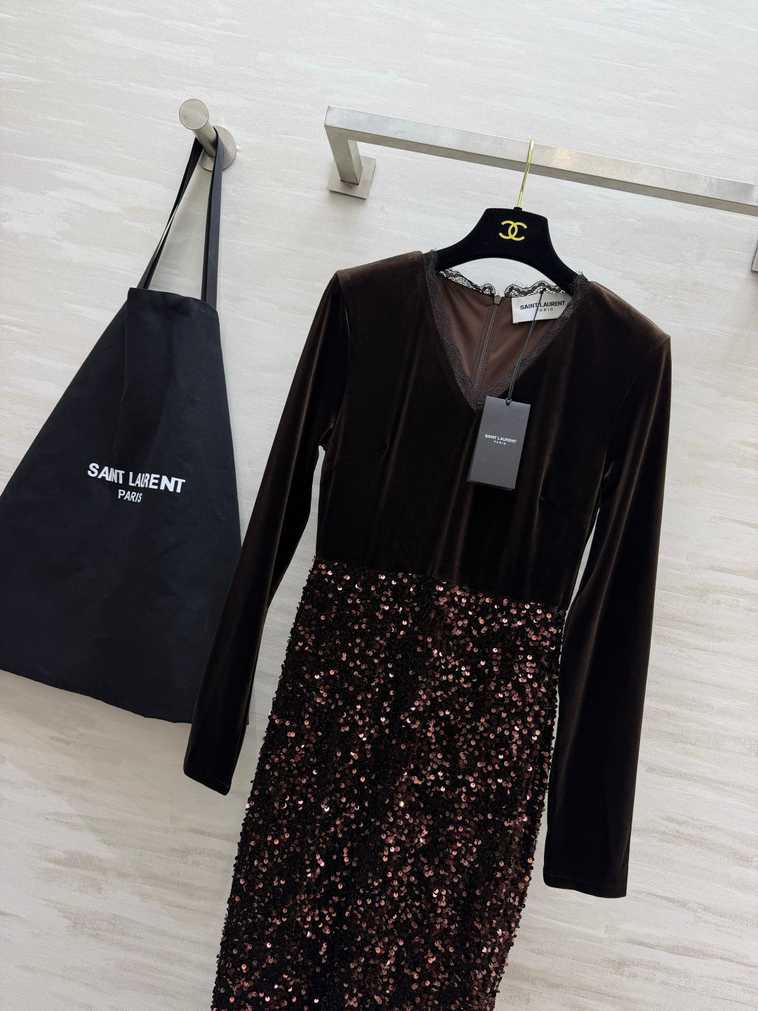YSL 26FW Sequin-Embellished Mermaid Gown Lace V-Neck Long Sleeves Velvet 441667