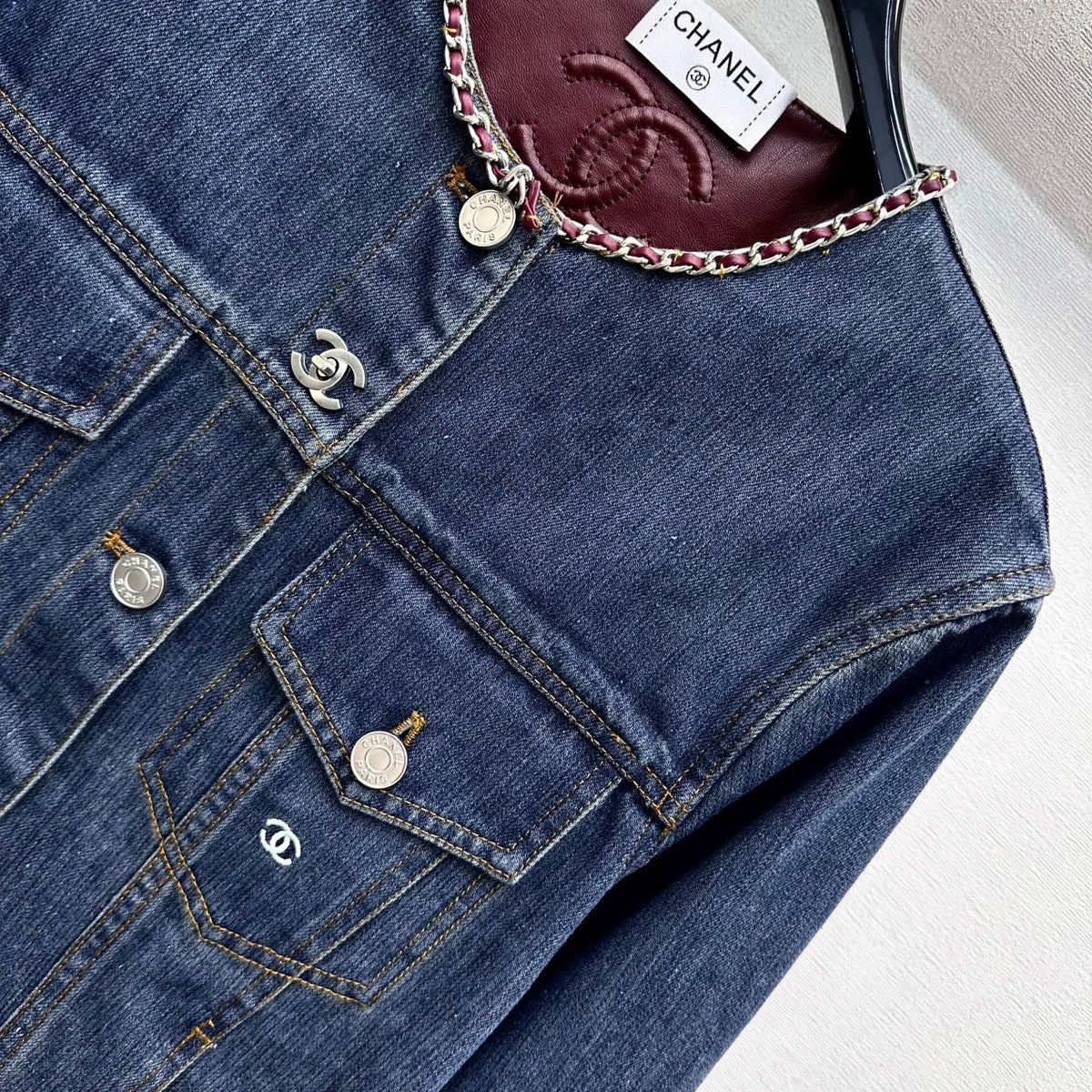 CC 26FW Chain-Trim Denim Vest Red Leather Collar Blue Cotton 441463