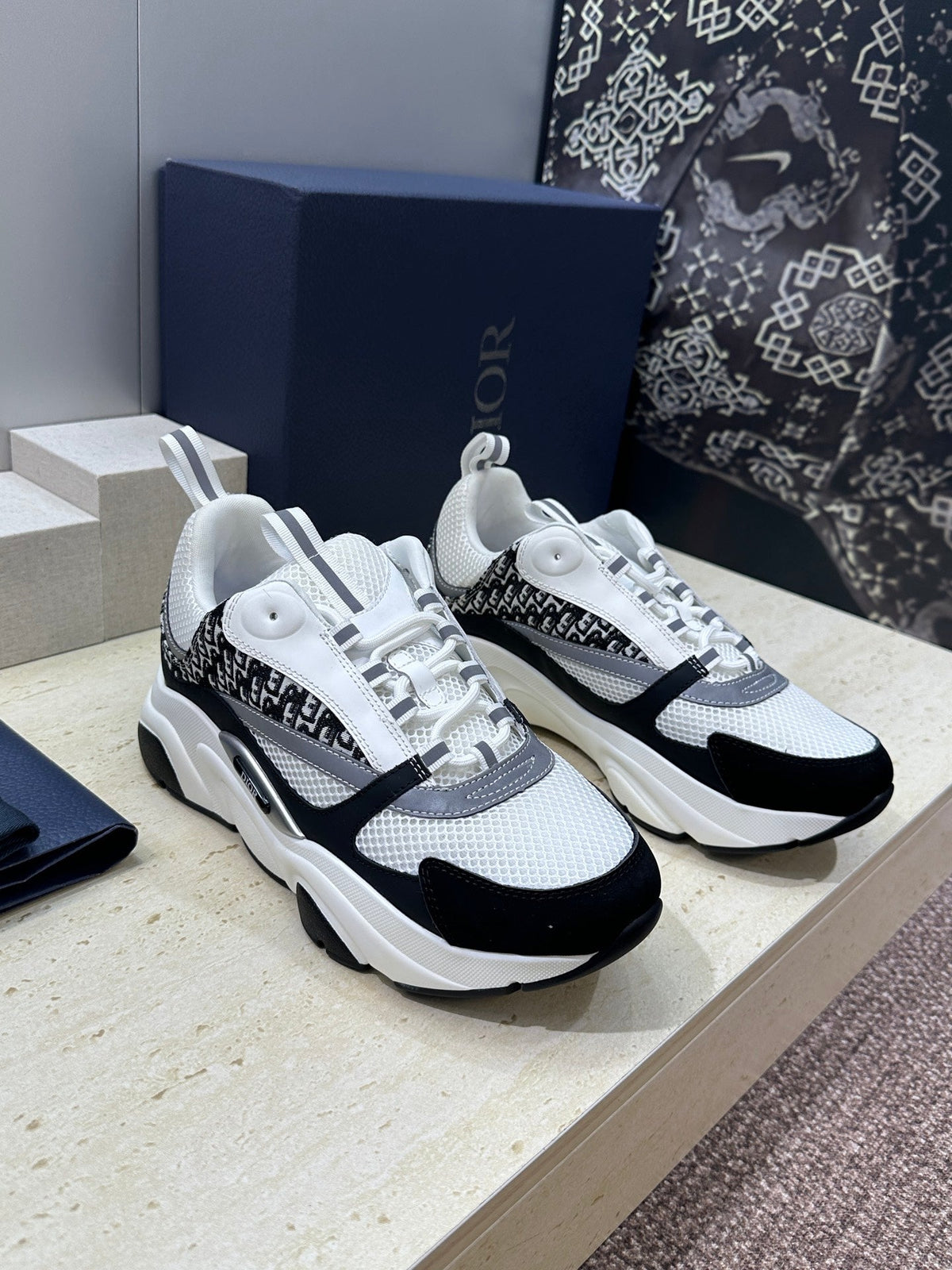 CD 26s Men B22 Sneakers Black White Oblique Jacquard Canvas 481952