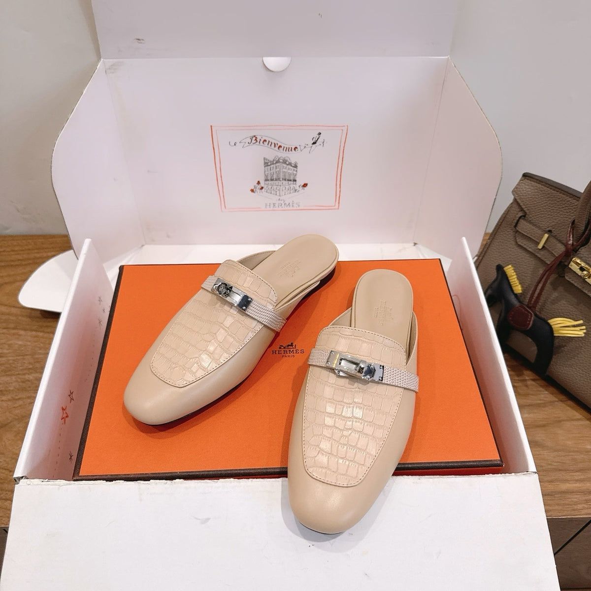 HM 26s Kelly Mule Light Beige Crocodile-Embossed Calfskin Silver Hardware
