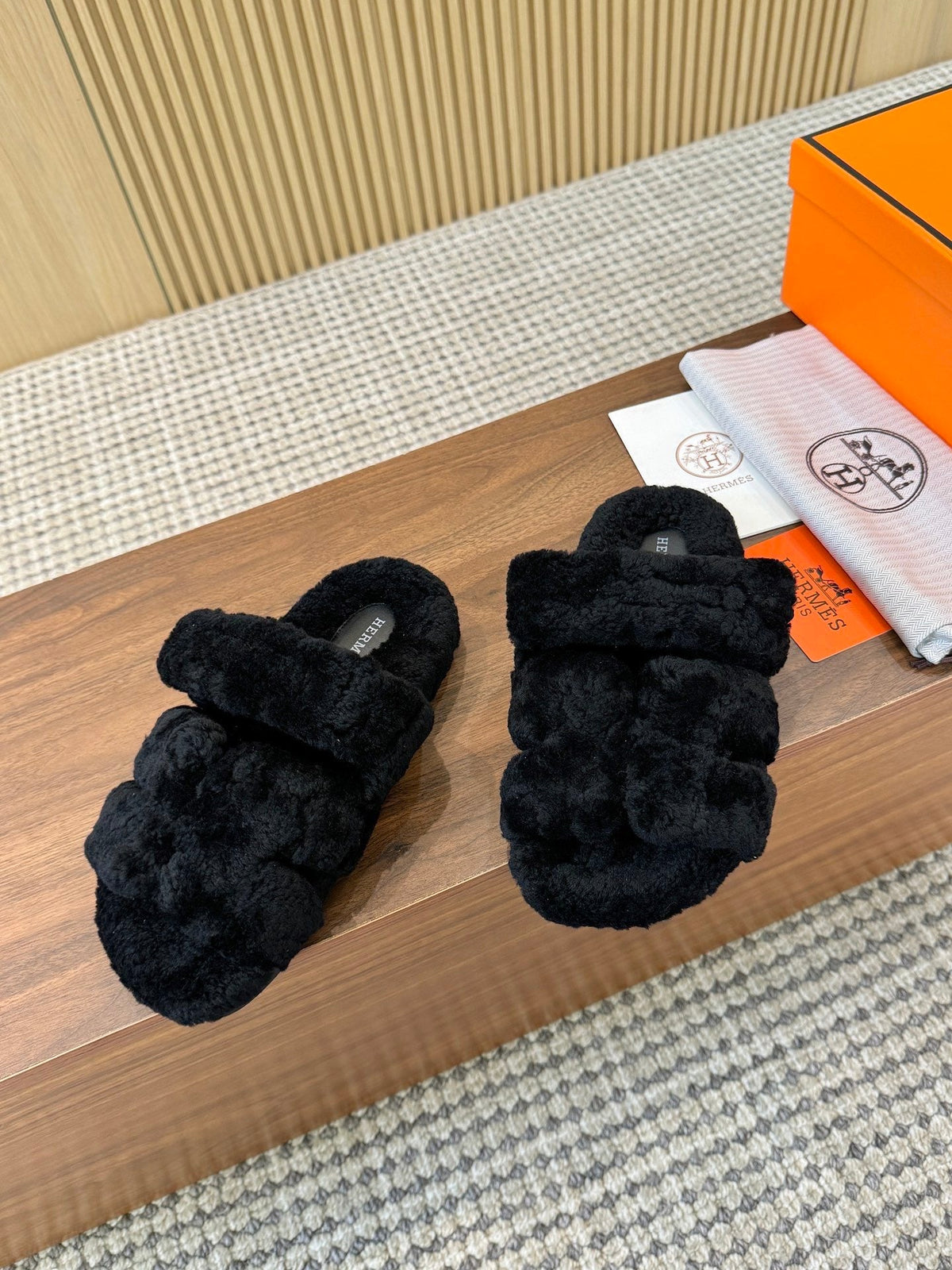 HM 26s Chypre Sandals Noir Shearling 175174