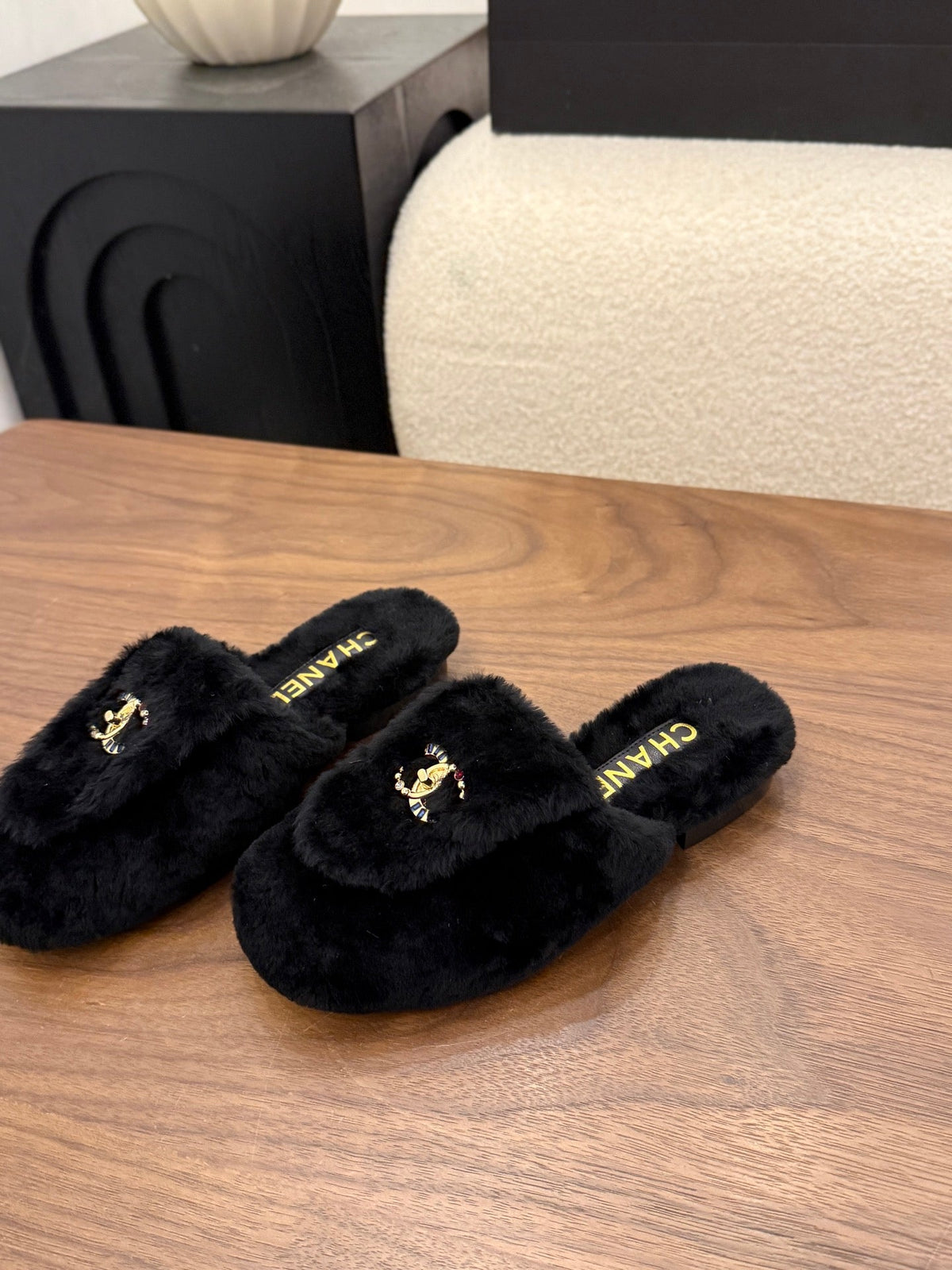 Chanel 2026 CC Logo Mule Fur 173422