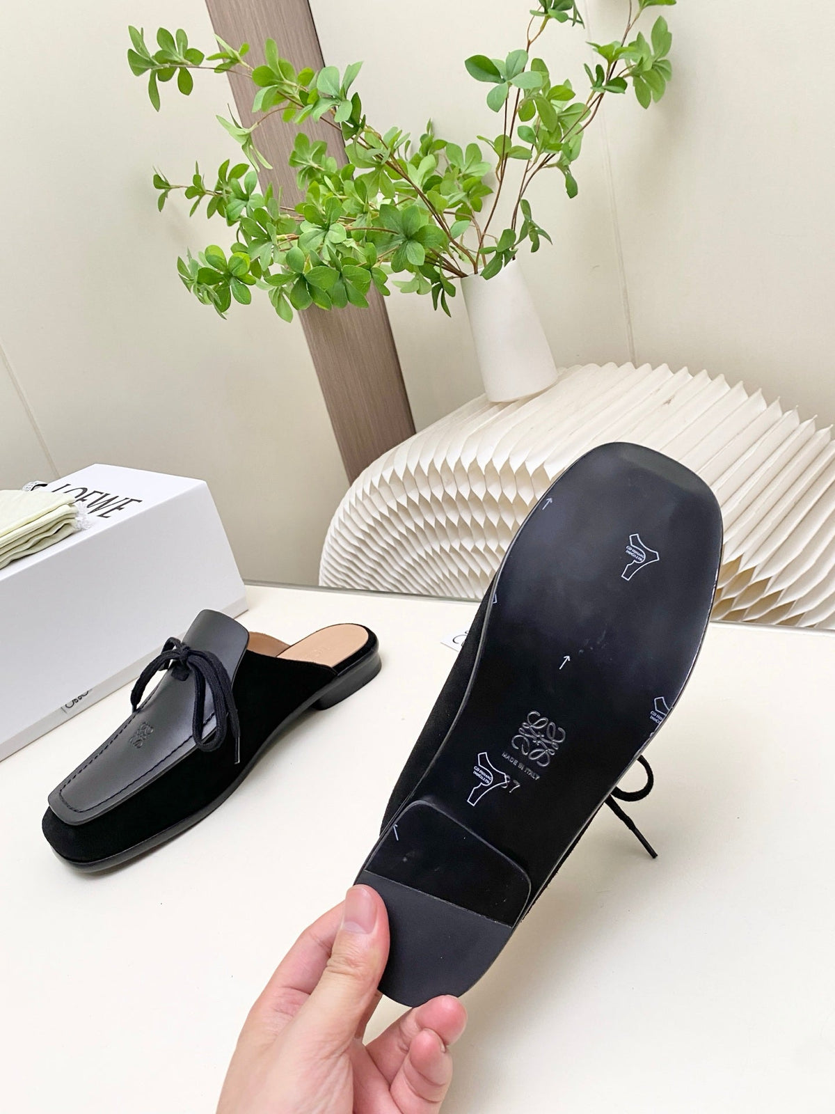 LW 26s Flat Mules In Black Calfskin And Suede