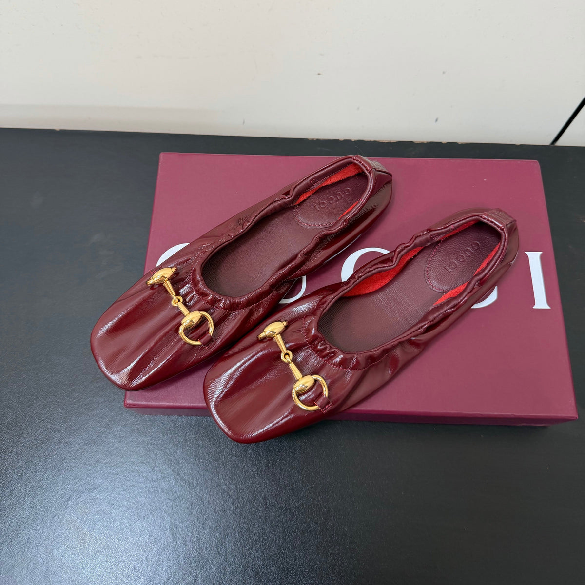 Gucci 26S Ballet Flats In Burgundy Red Shiny Calfskin Gold Hardware