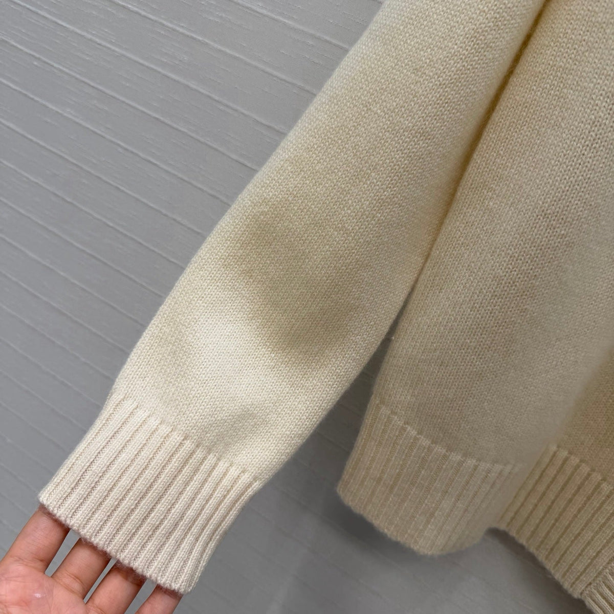 CD 26FW Round-Neck Button-Up Cardigan Embroidered Detail Cream Cashmere 443314