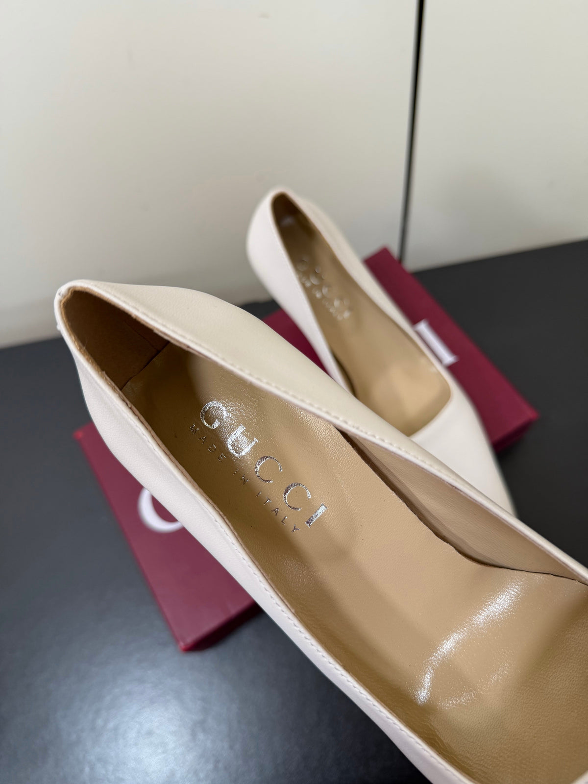 Gucci 26s Pointed Toe Pumps 8.5cm White Calfskin