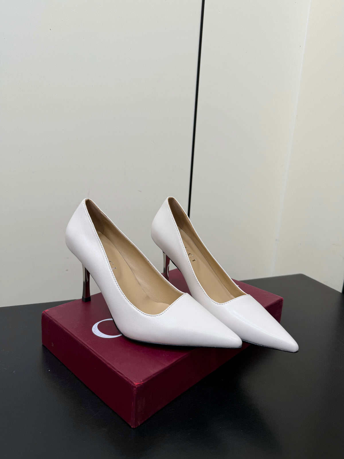 Gucci 26s Pointed Toe Pumps 8.5cm White Calfskin