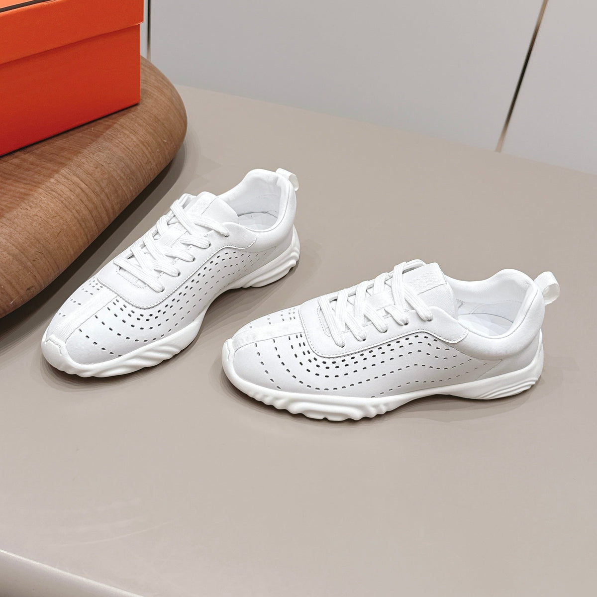 HM 26S Trail Sneakers White Perforated Calfskin