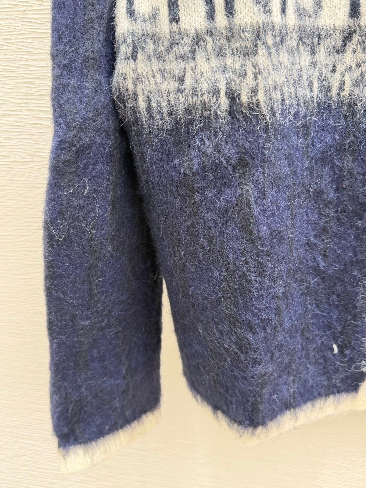 CD 26FW V-Neck Signature Band Knit Cardigan Navy Cream Wool 313306
