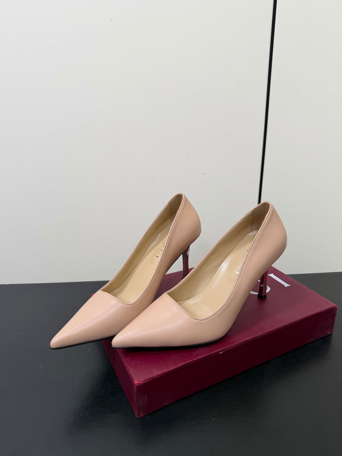 Gucci 26s Pointed Toe Pumps 8.5cm Nude Beige Calfskin