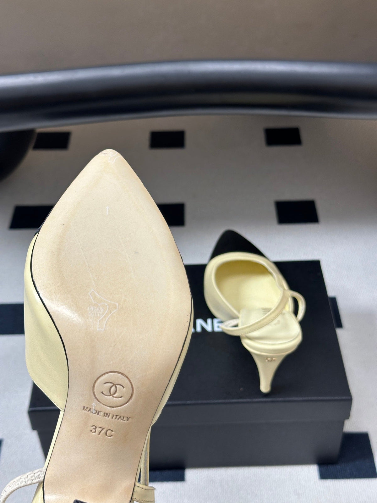Chanel 26s Pointed Toe High Heel Slingbacks 8.5 Cm Cream Lambskin Black Fabric