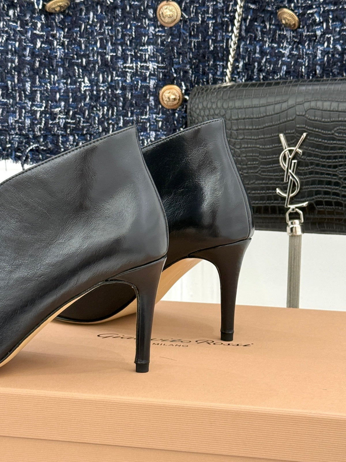 GR 26s Vania Pumps 9cm Black Crinkled Leather 175084