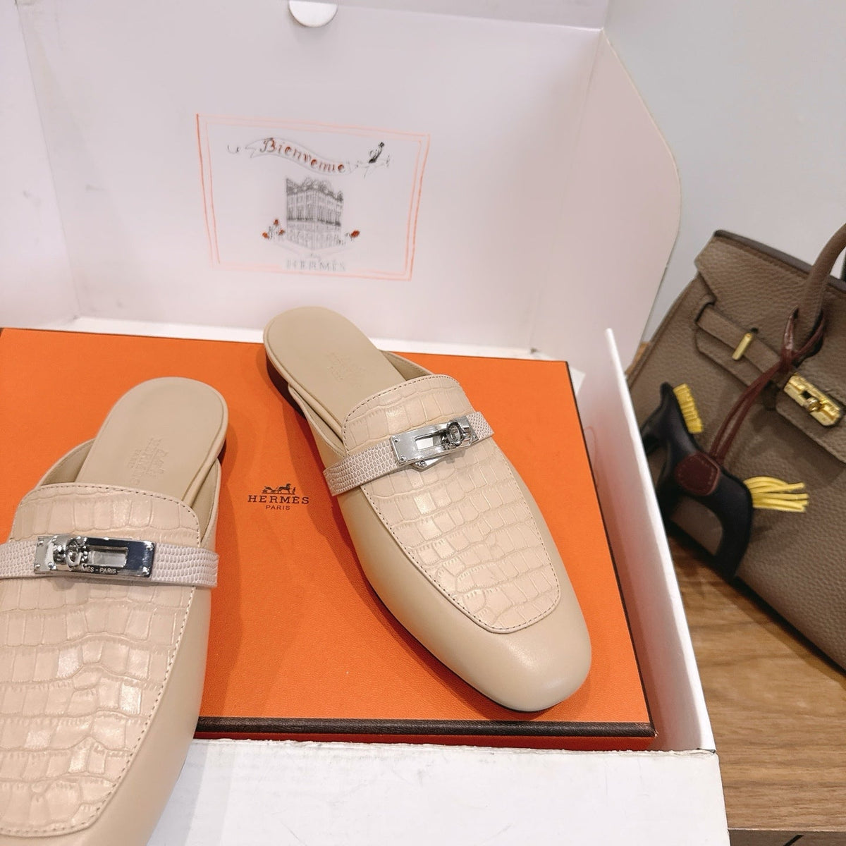 HM 26s Kelly Mule Light Beige Crocodile-Embossed Calfskin Silver Hardware