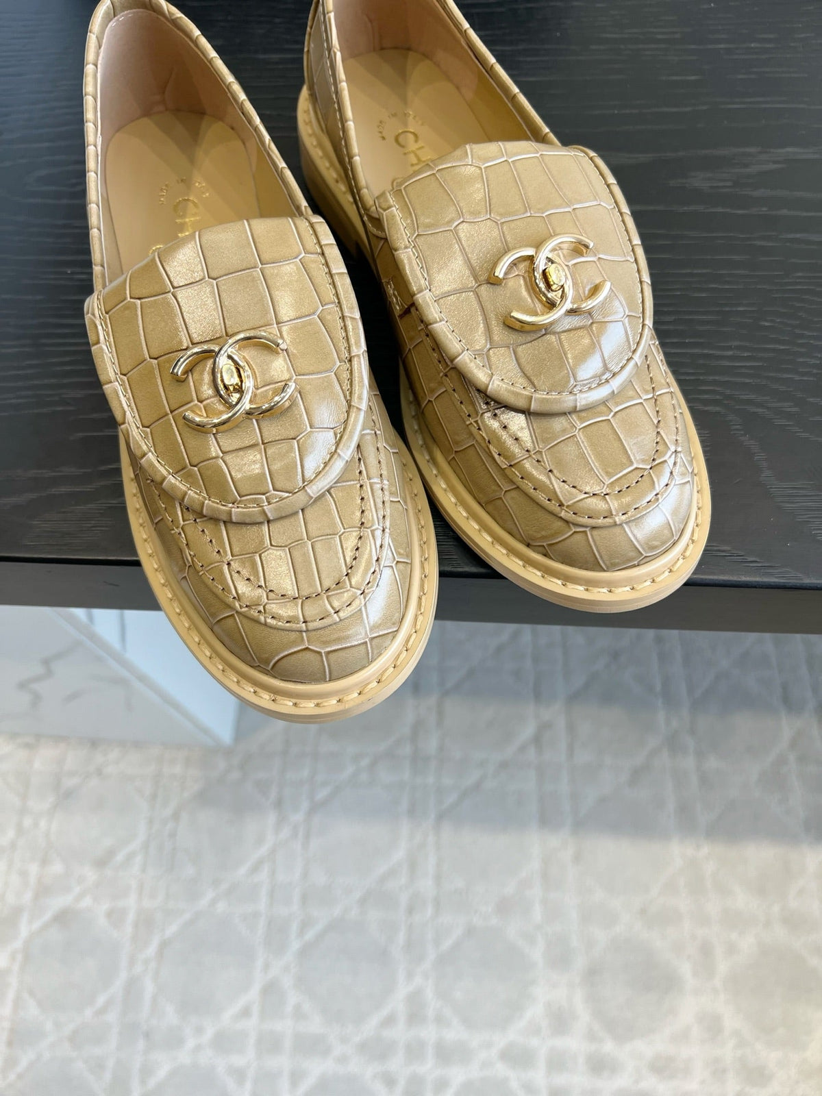CC 26s Loafers Beige Crocodile Embossed Patent Calfskin 183593