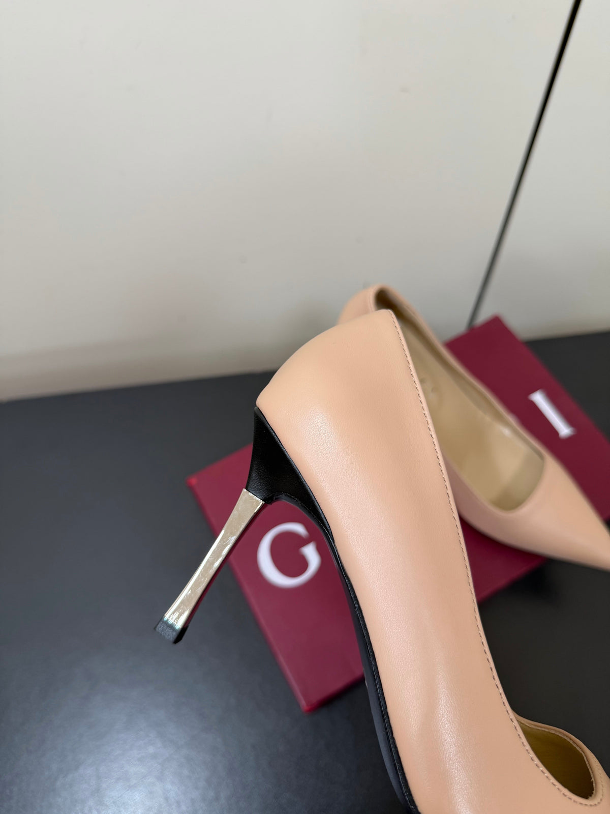 Gucci 26s Pointed Toe Pumps 8.5cm Nude Beige Calfskin