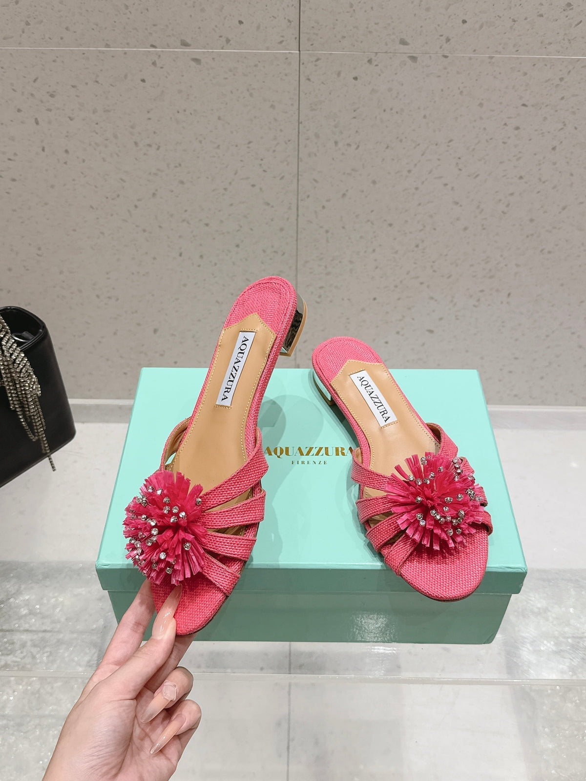 Aquazzura 26s Sandals Pink Woven Raffia 820471