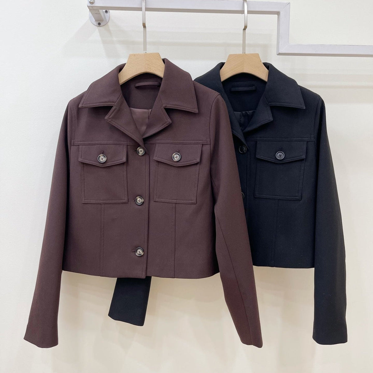 LW 26FW Cropped Notched-Collar Jacket Double Chest Pockets Logo Buttons Polyester 443242