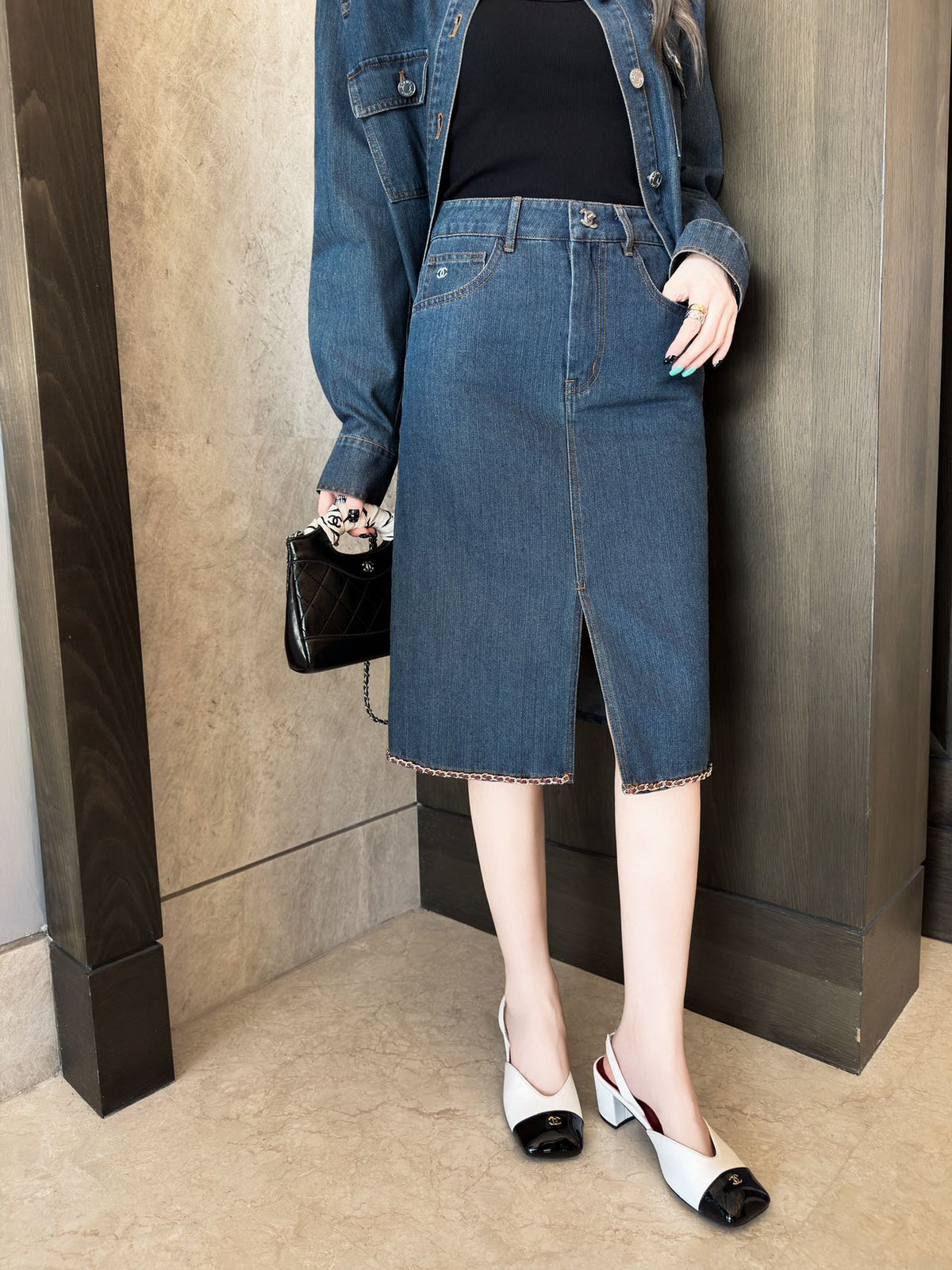 CC 26FW High-Waisted Slit Denim Midi Skirt Chain Trim Blue Cotton 441472