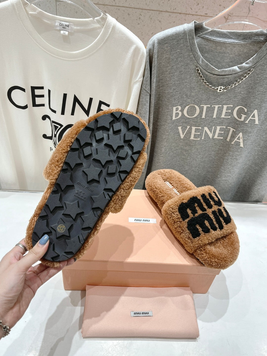 Miumiu 26s Sandals Light Brown Shearling With Logo Lettering