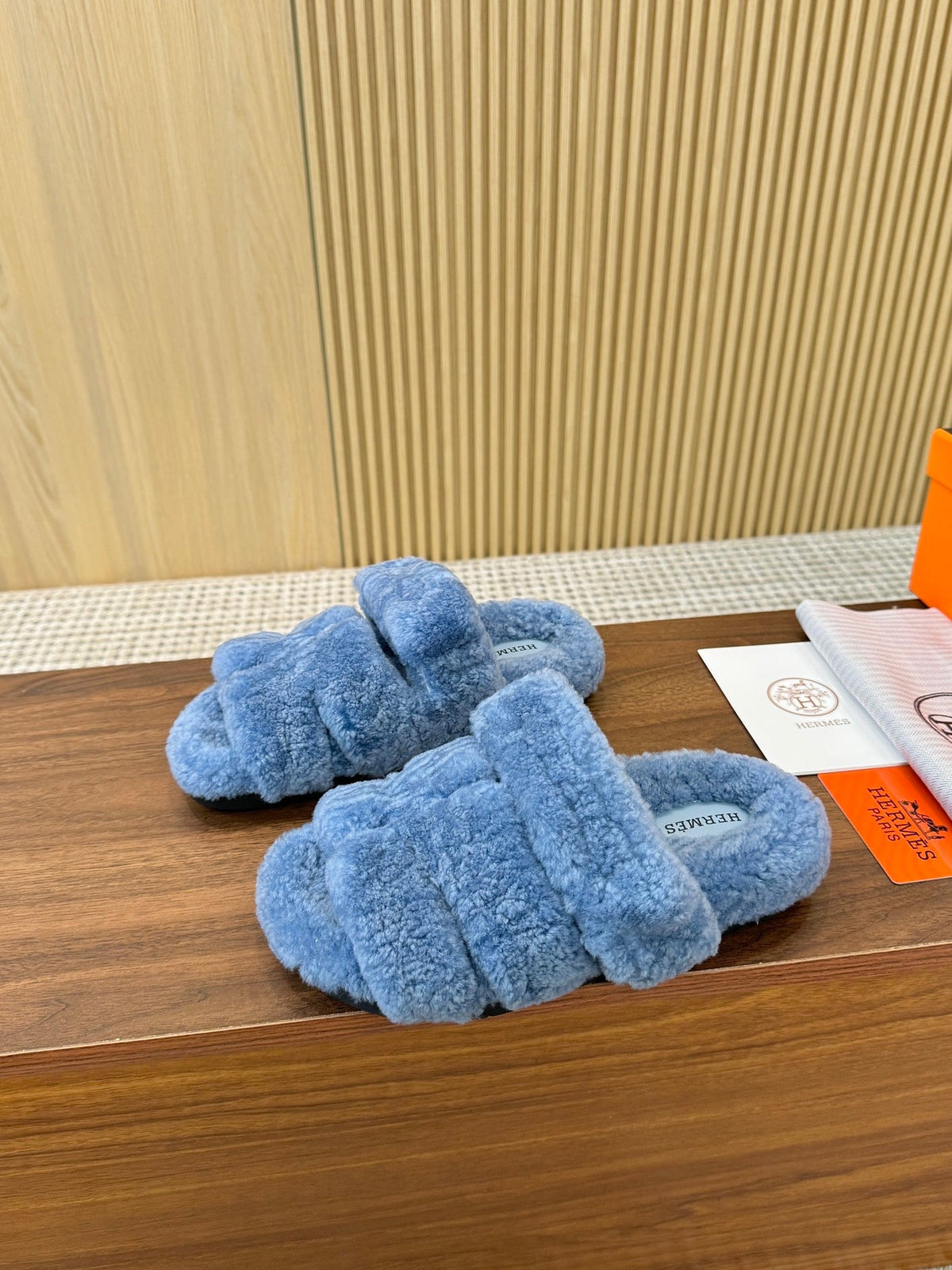 HM 26s Chypre Sandals Bleu Shearling 175173