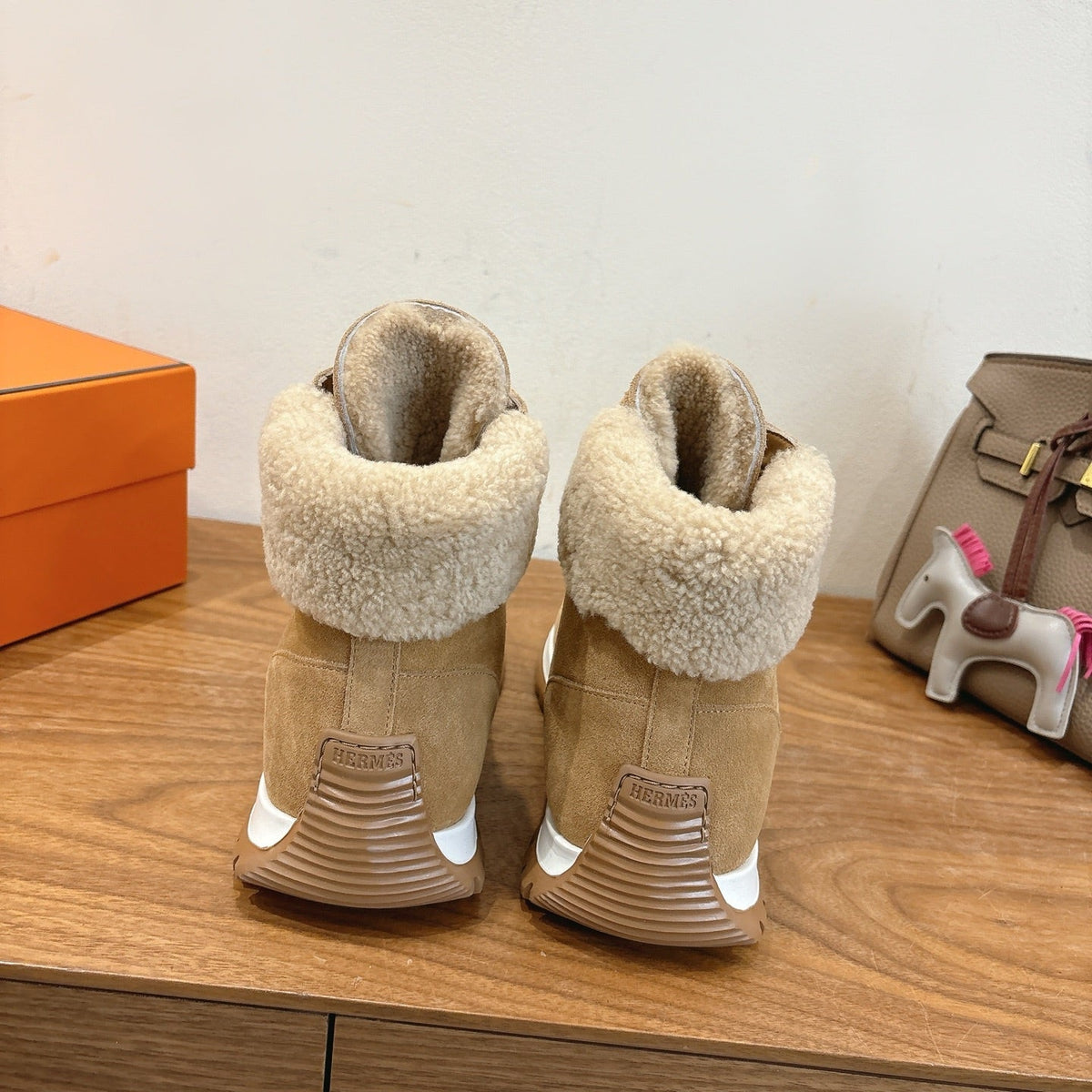 HM 26S Fur-Lined High Top Sneakers Warm Beige Suede