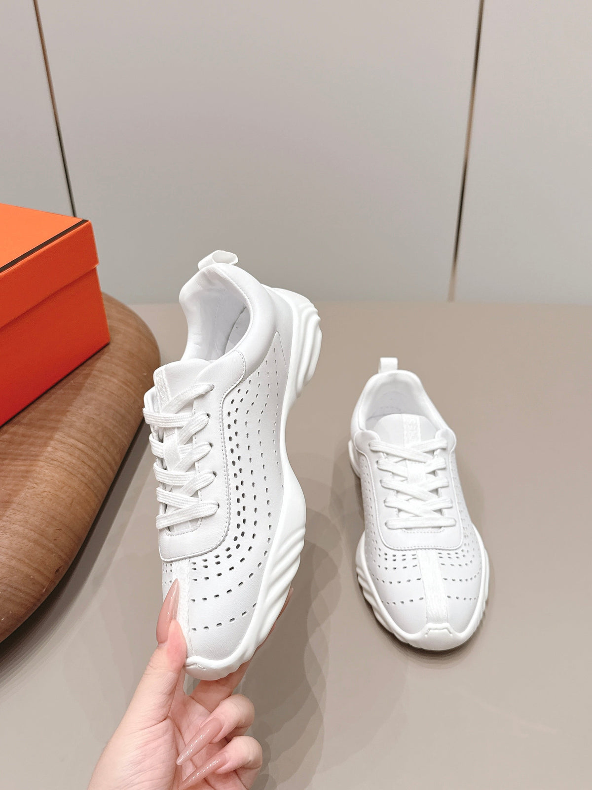 HM 26S Trail Sneakers White Perforated Calfskin