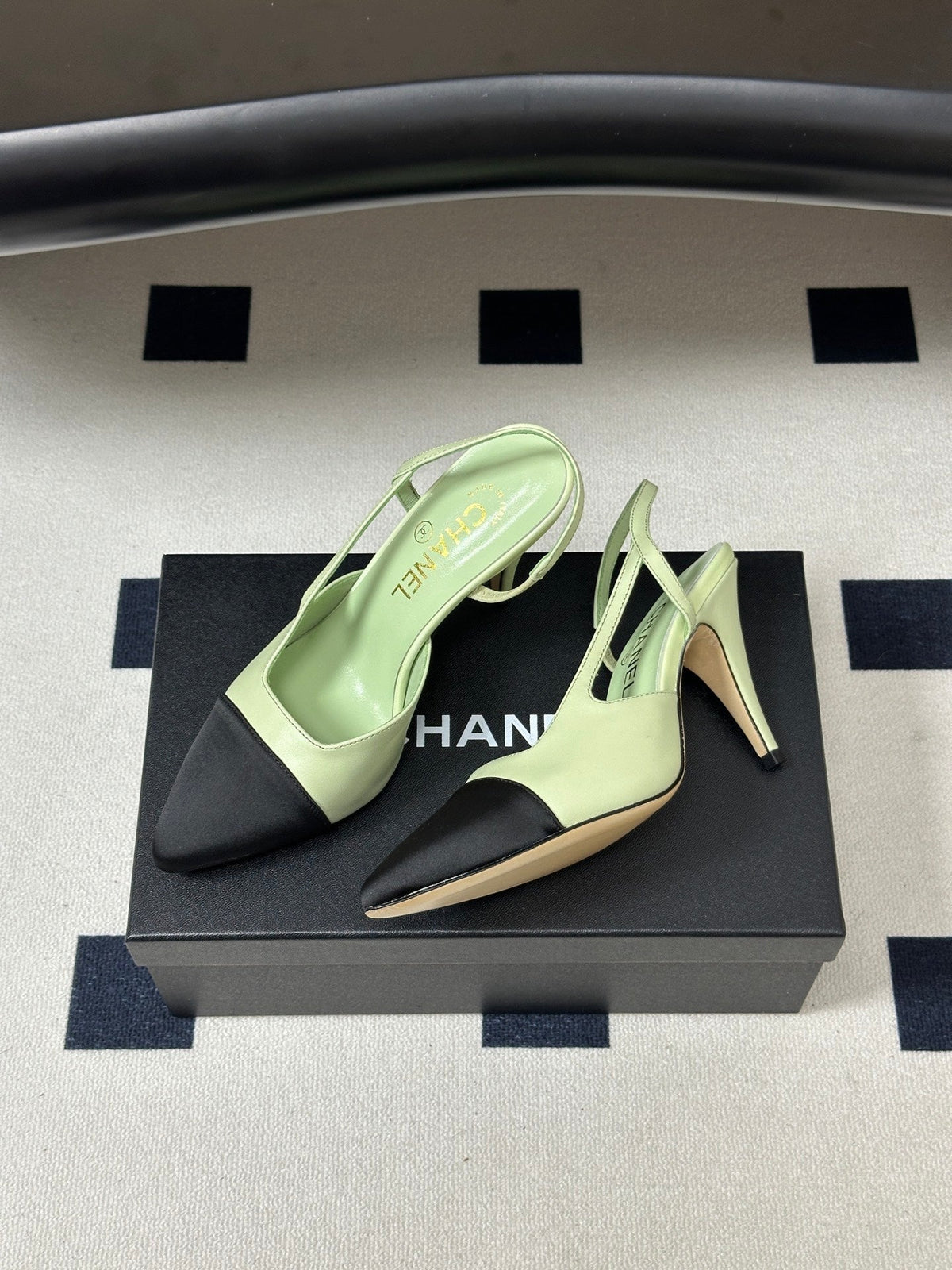 Chanel 26s Pointed Toe High Heel Slingbacks 8.5 Cm Pastel Green Lambskin Black Toe