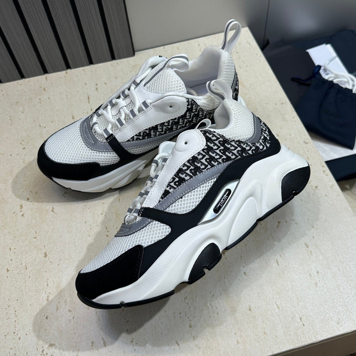 CD 26s Men B22 Sneakers Black White Oblique Jacquard Canvas 481952