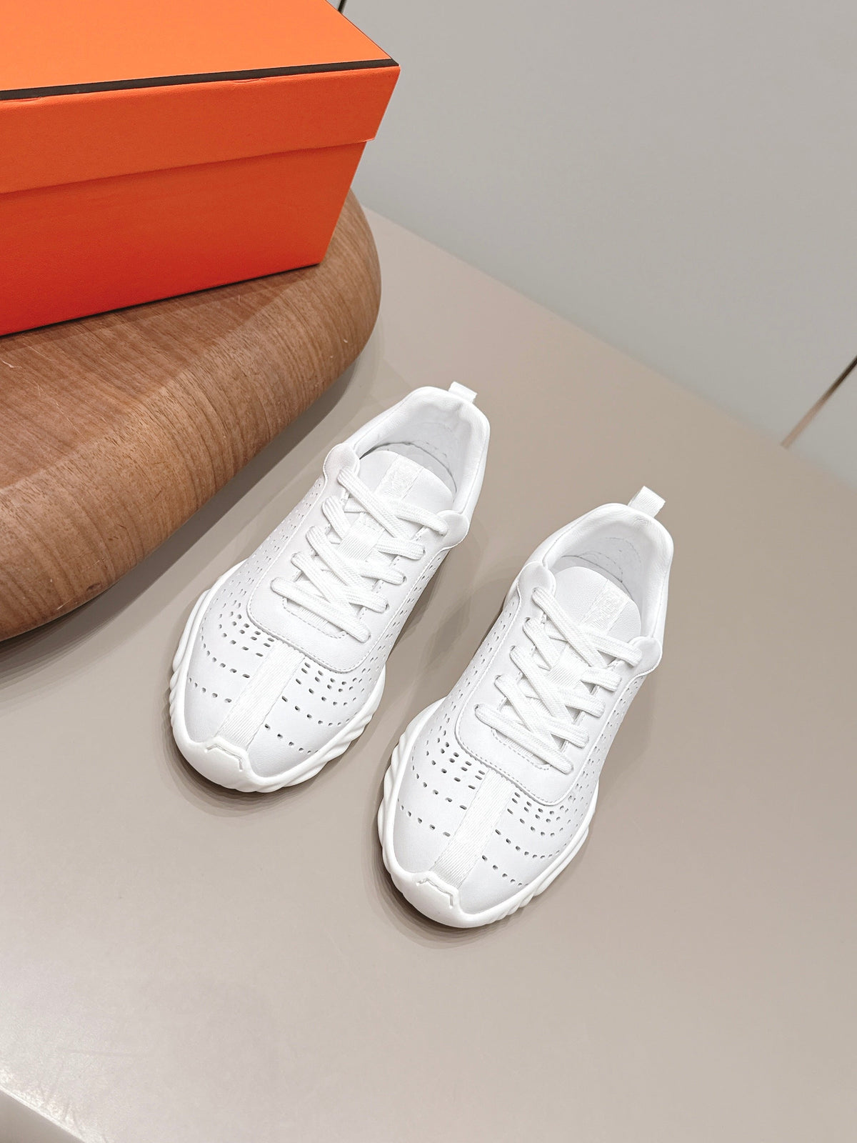 HM 26S Trail Sneakers White Perforated Calfskin