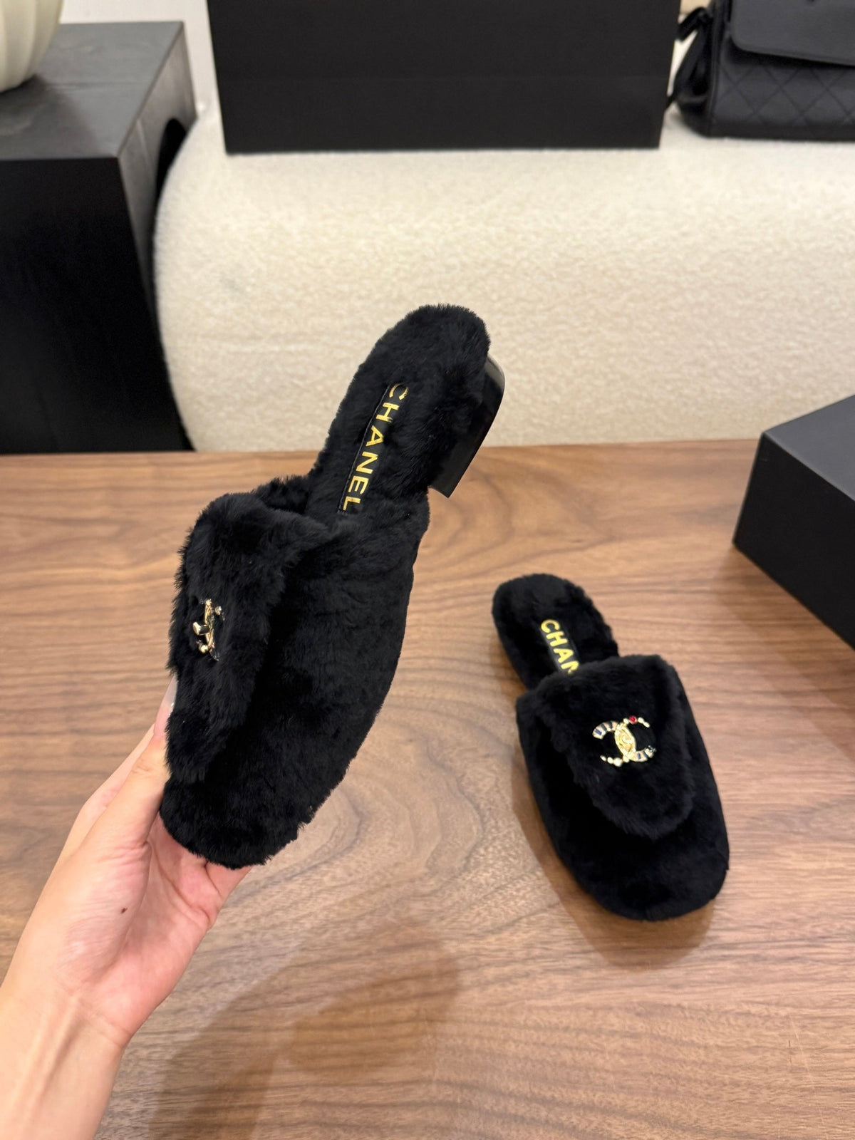 Chanel 2026 CC Logo Mule Fur 173422