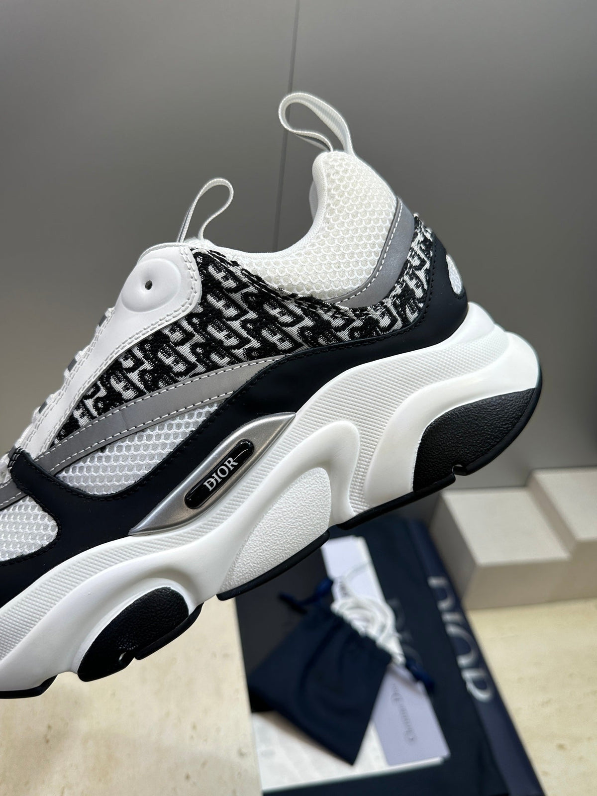CD 26s Men B22 Sneakers Black White Oblique Jacquard Canvas 481952