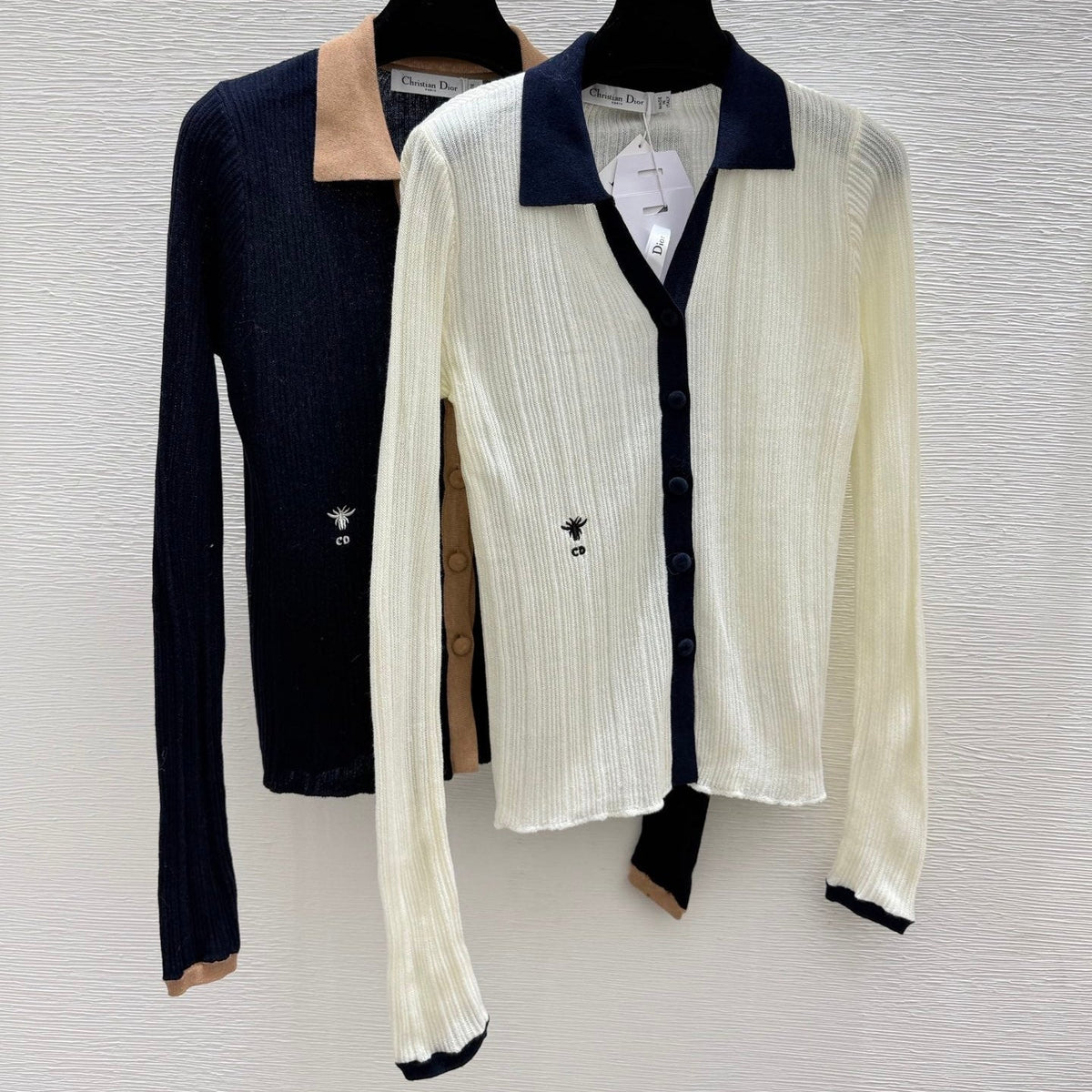 CD 26FW Ribbed-Knit Cardigan Contrast Camel Collar Covered Buttons Bee Embroidery 313314