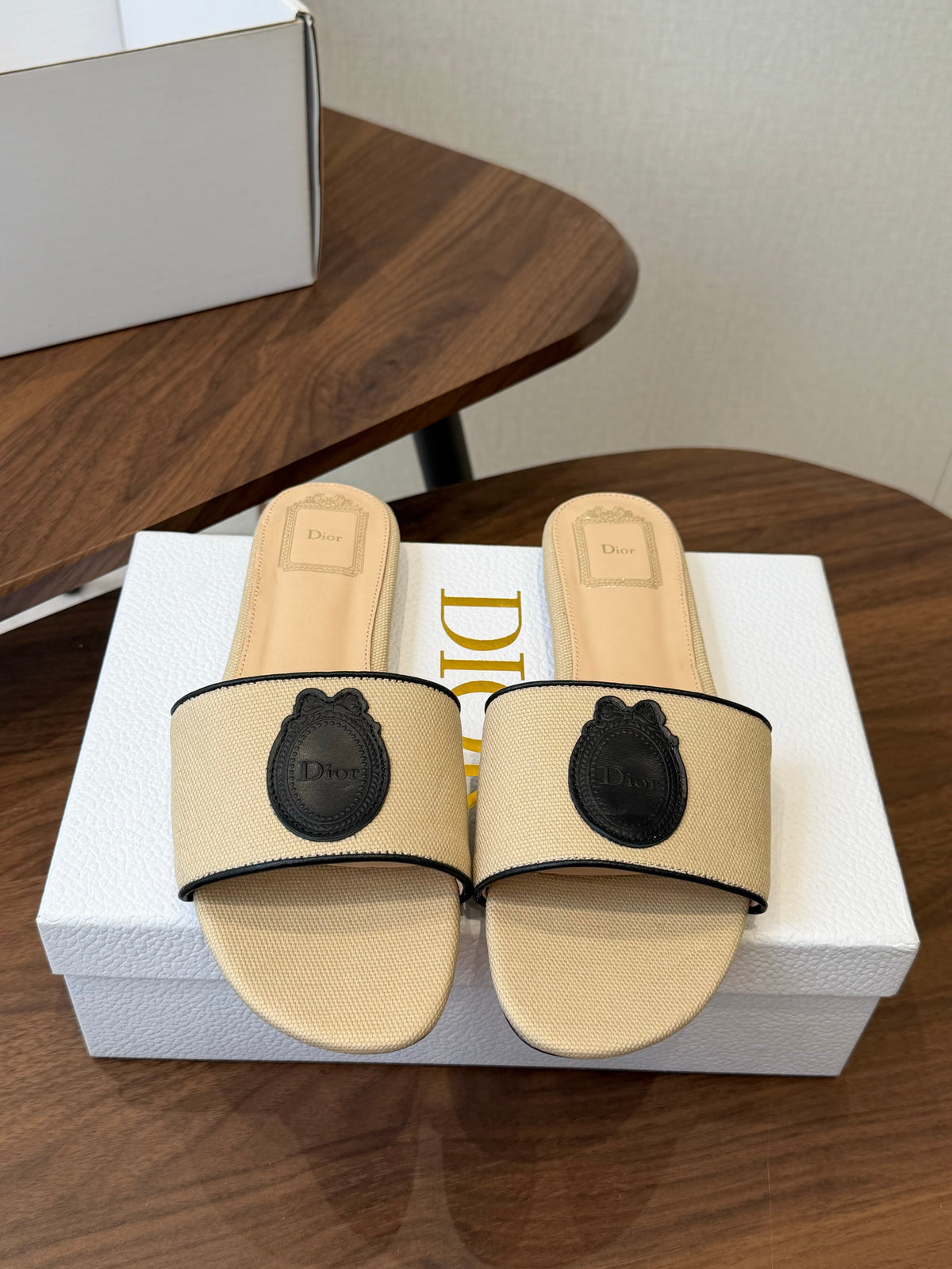 CD 26s D Badge Flat Slide Sandals Beige Canvas And Black Calfskin 618492