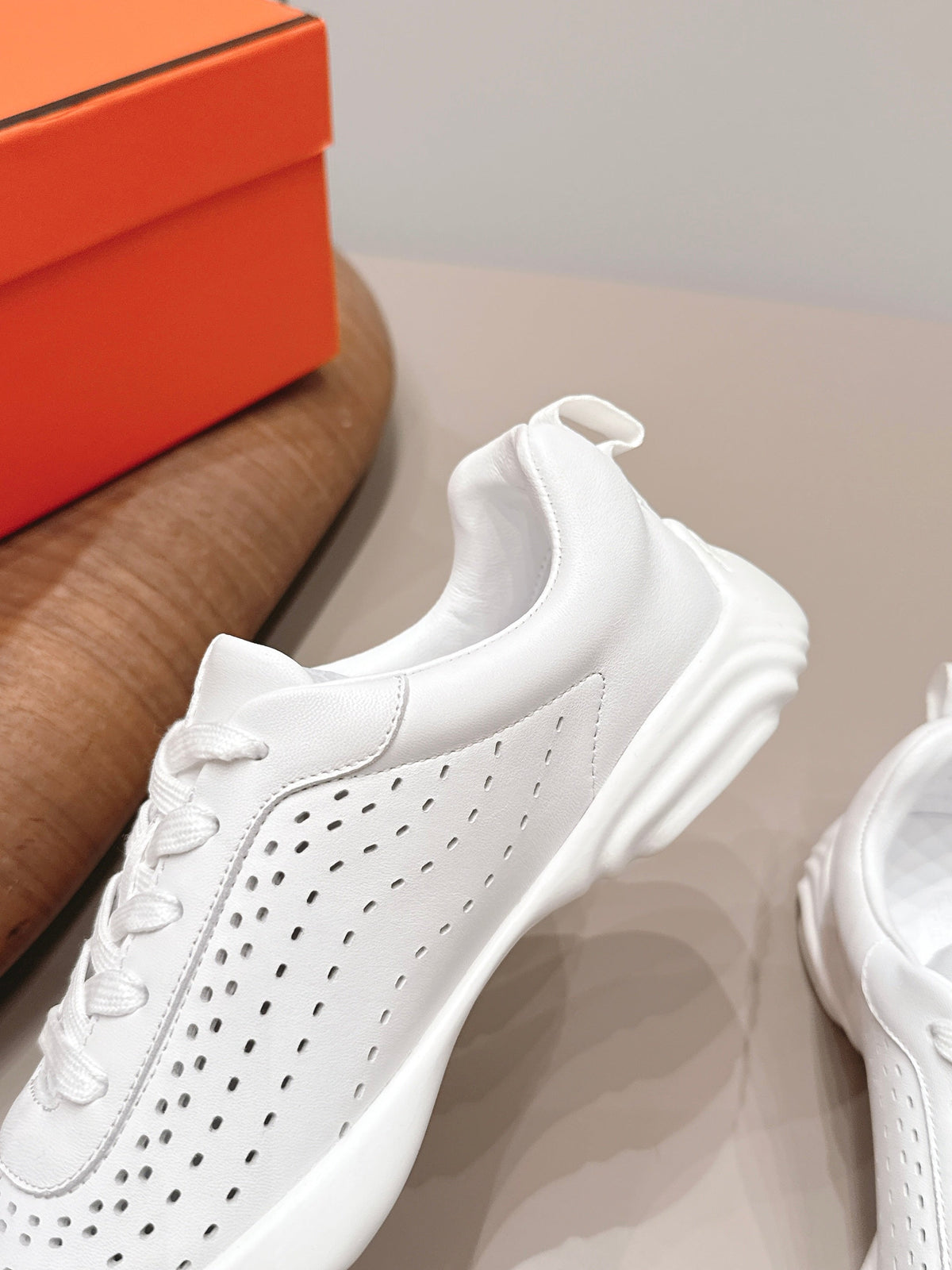 HM 26S Trail Sneakers White Perforated Calfskin
