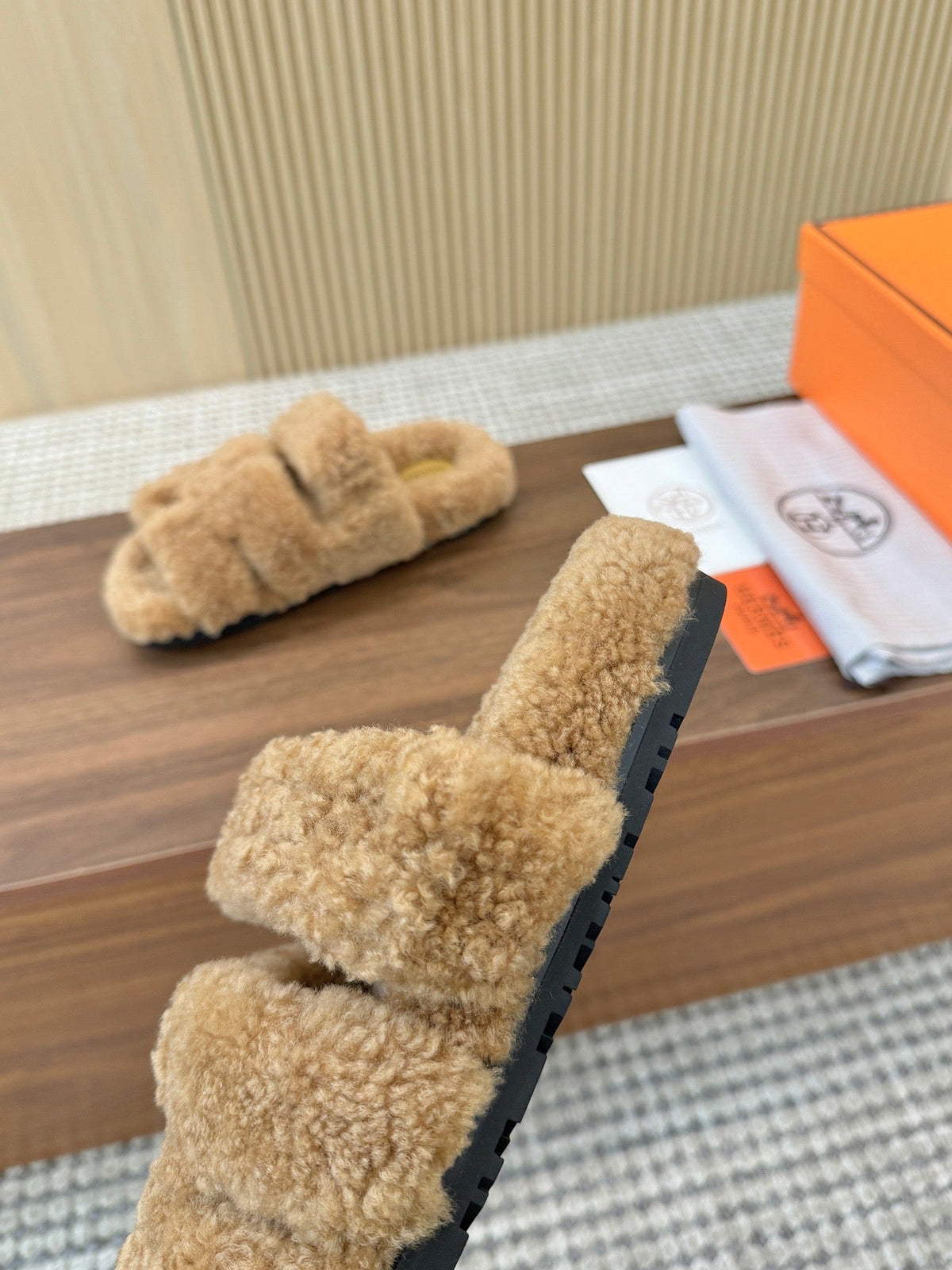 HM 26s Chypre Sandals Naturel Shearling 175171
