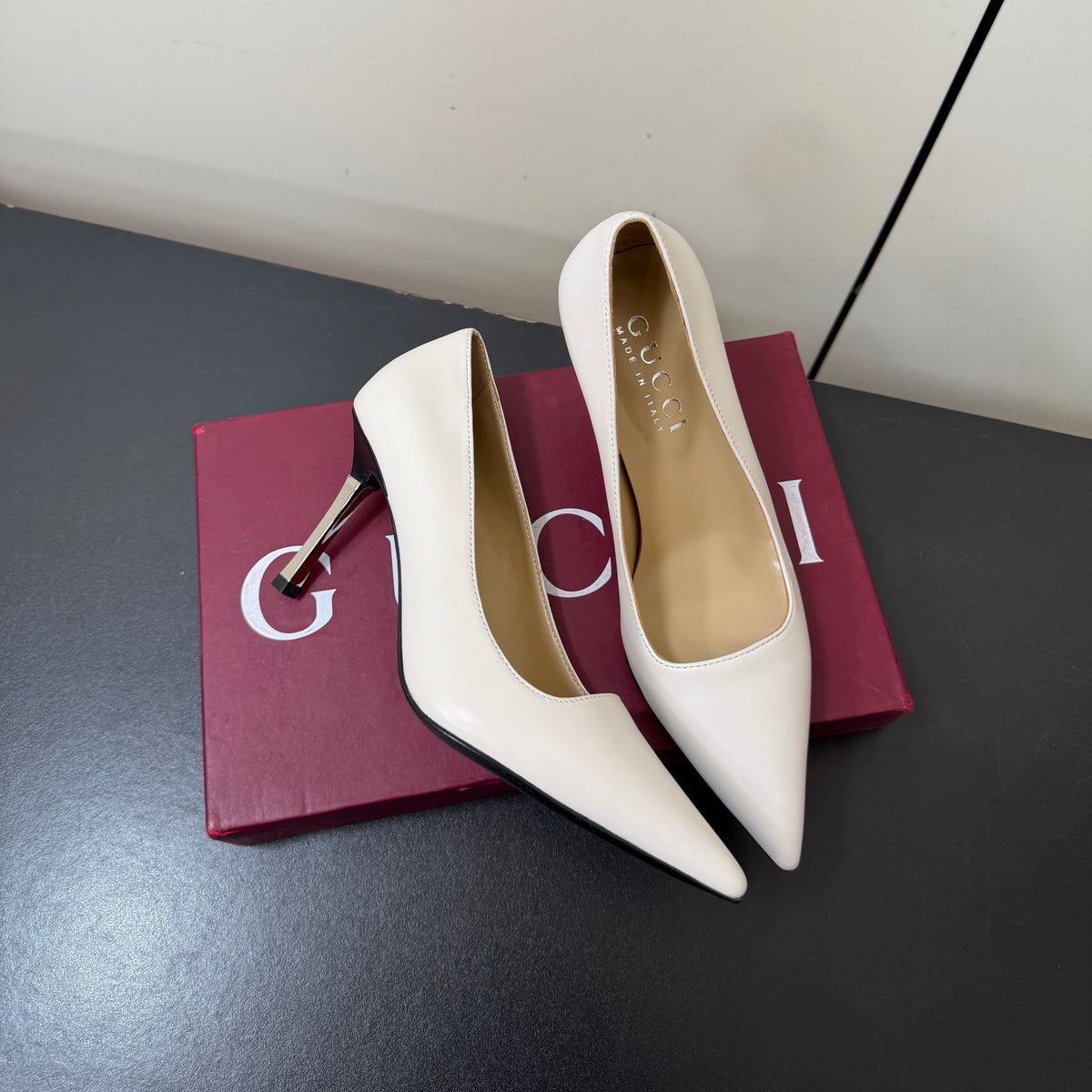 Gucci 26s Pointed Toe Pumps 8.5cm White Calfskin