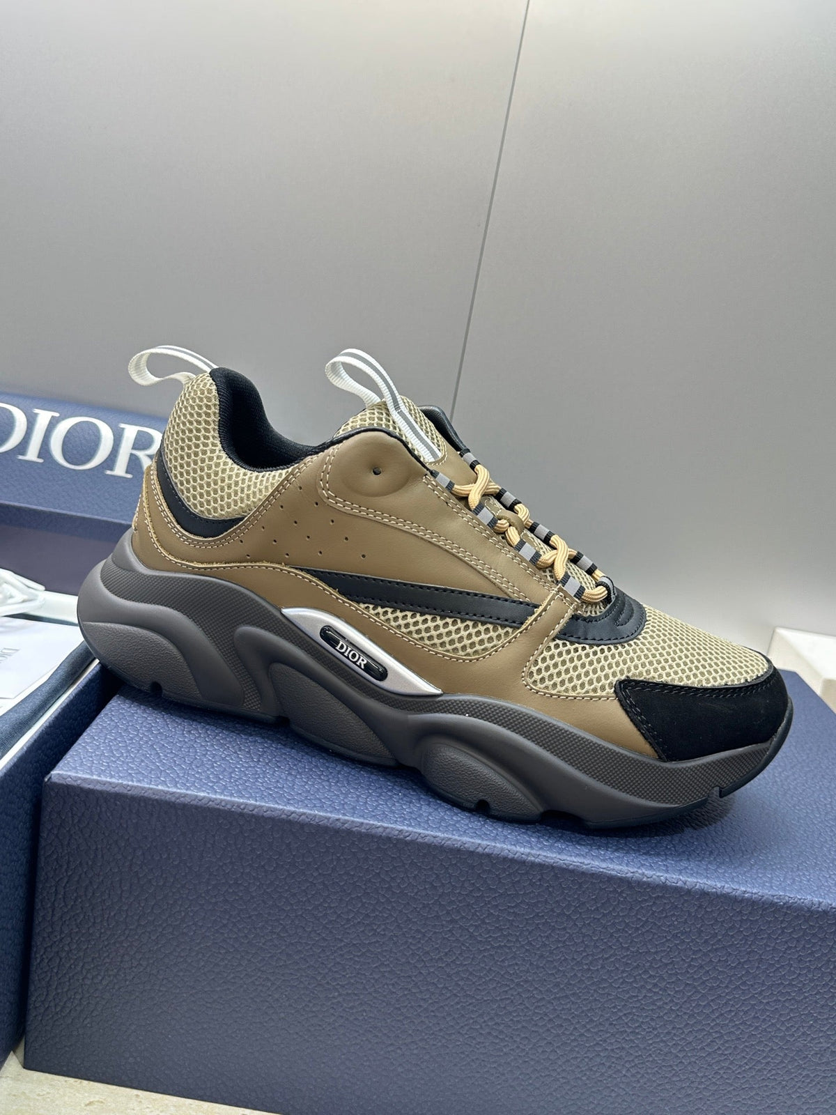 CD 26s Men B22 Sneakers Brown Khaki Mesh Black Trim 395142