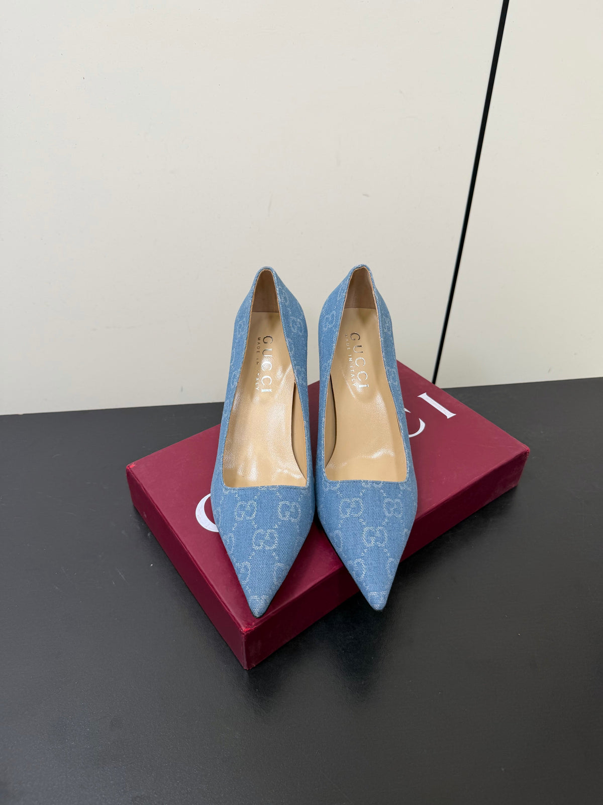 Gucci 26s Pointed Toe Pumps 8.5cm Light Blue Denim GG Monogram