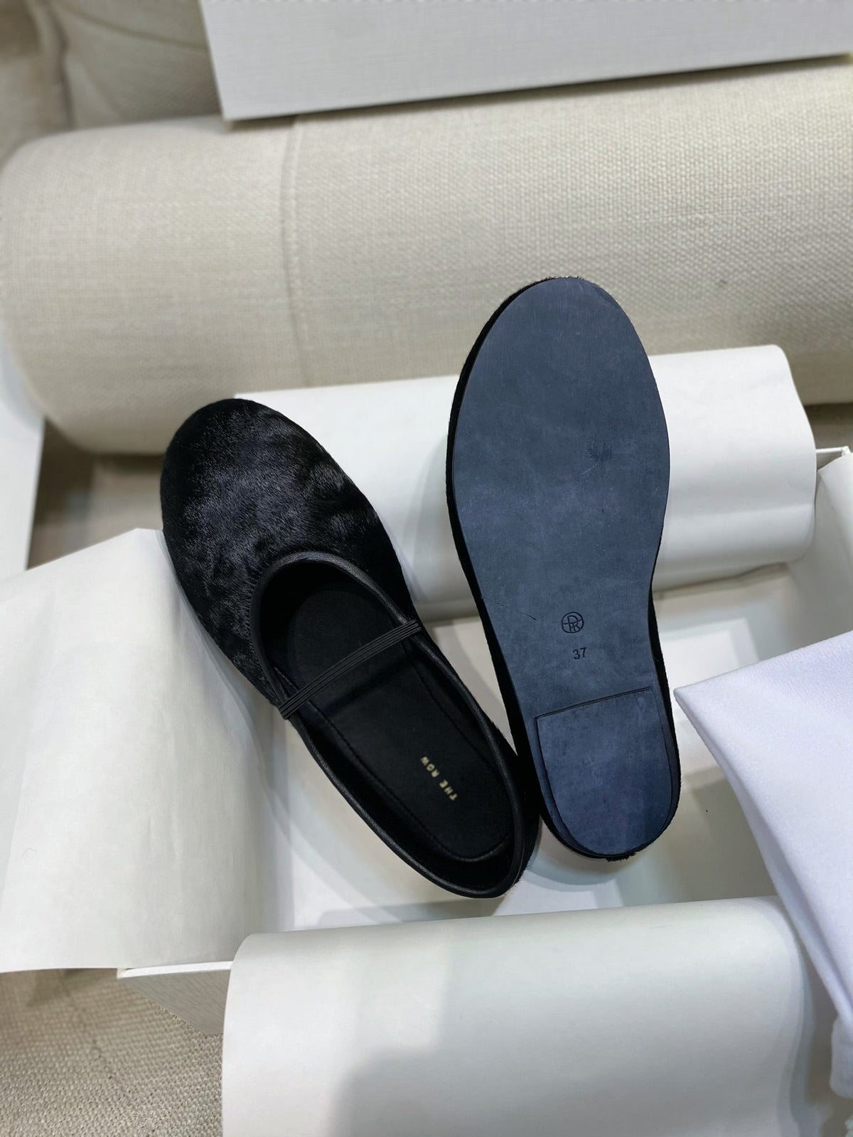 TR 26S Mary Jane Flats Round Toe Elastic Strap Pony Hair 156153