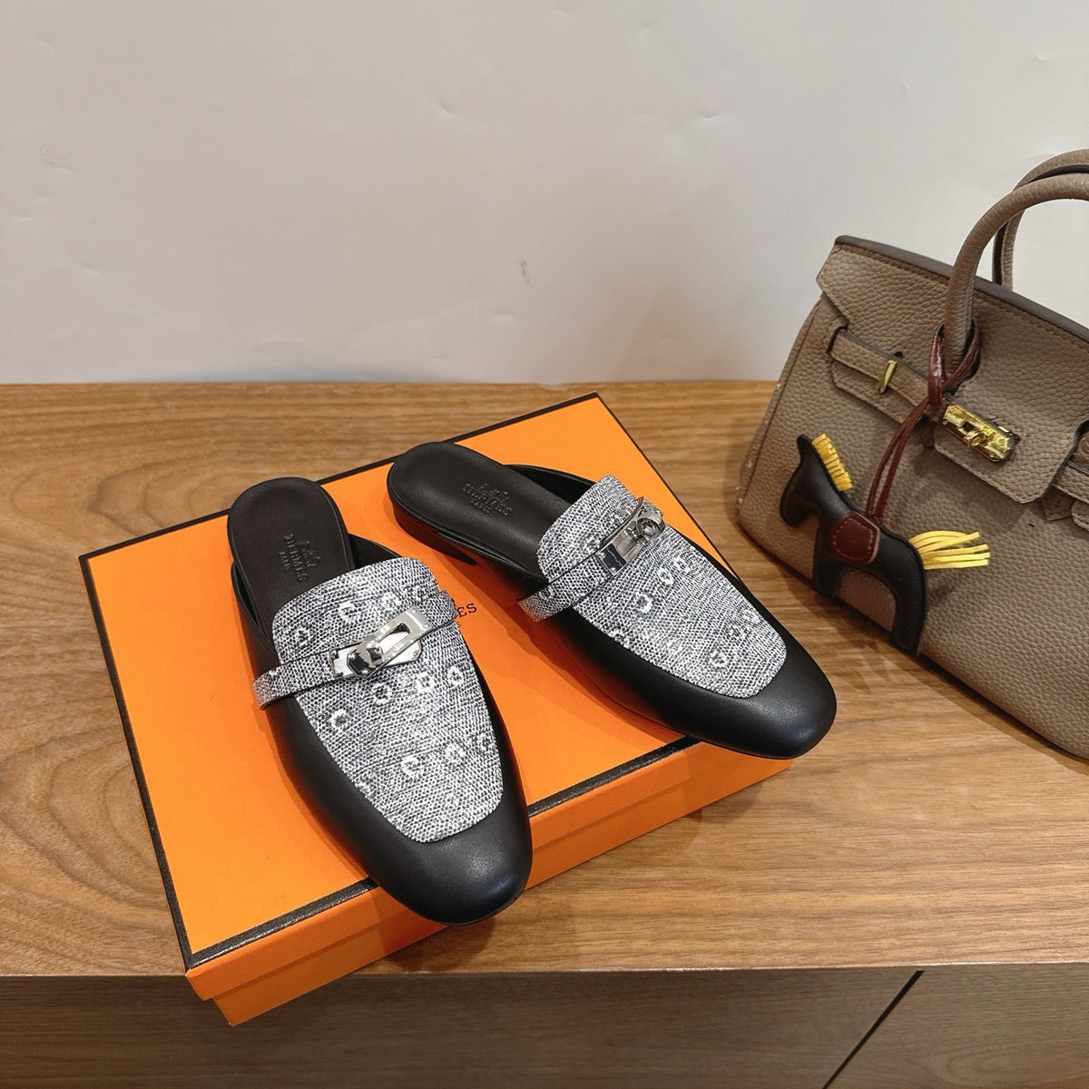 HM 26s Oz Mule Black Calfskin Grey Canvas Silver Hardware 02