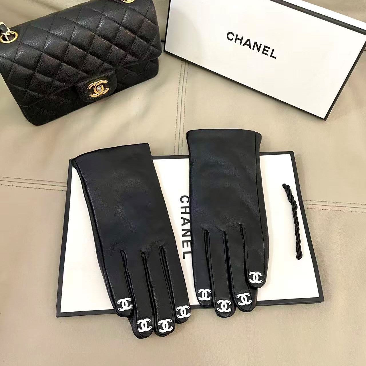 CC FW 25/26 Gloves Lambskin Black & White