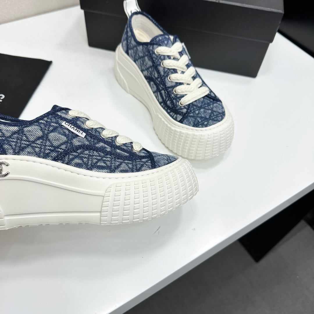 CC 26S Sneakers in Navy Blue Diamond-Patterned Woven Fabric
