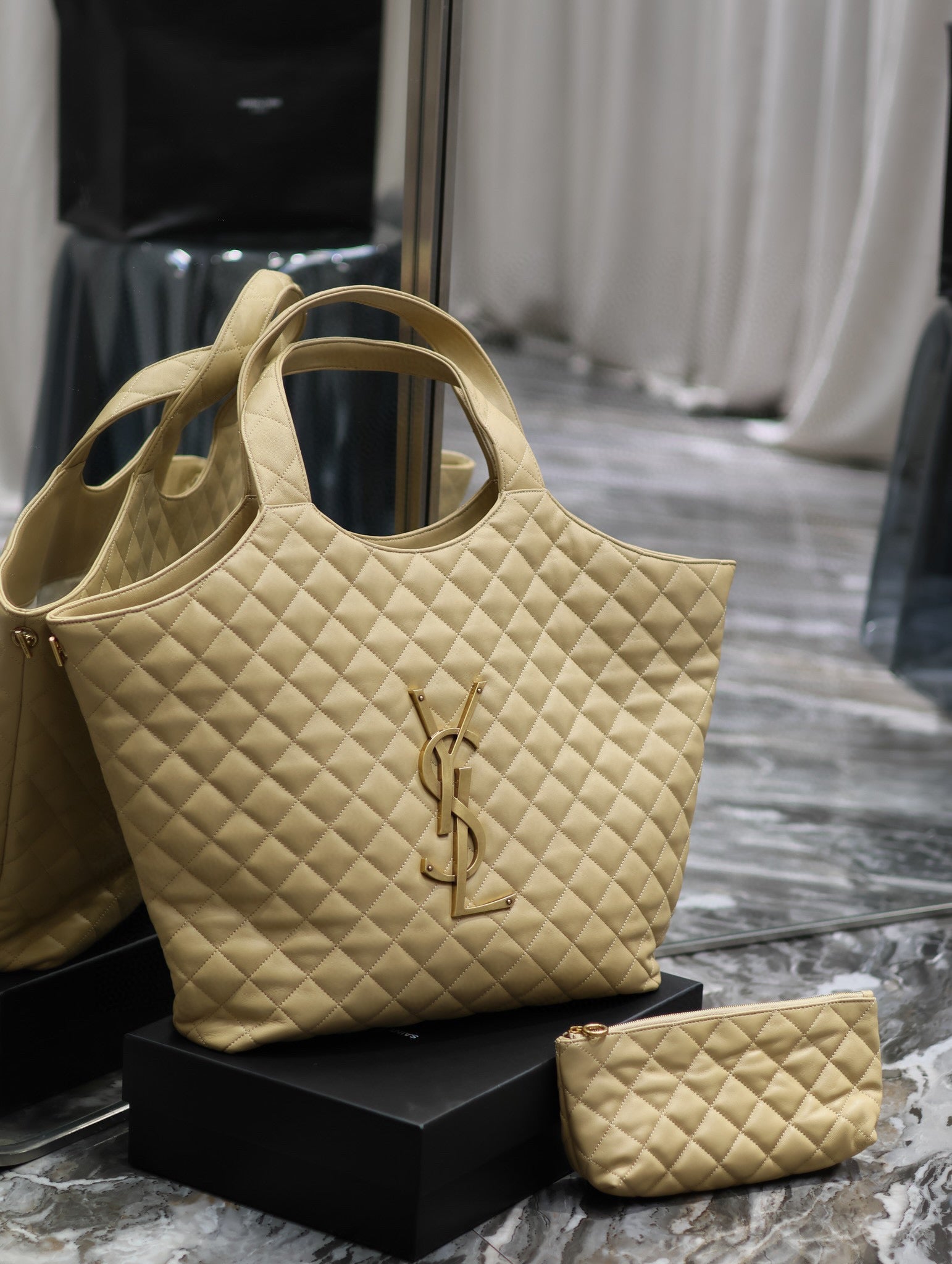 ICARE MAXI SHOPPING BAG IN QUILTED BEIGE LAMBSKIN