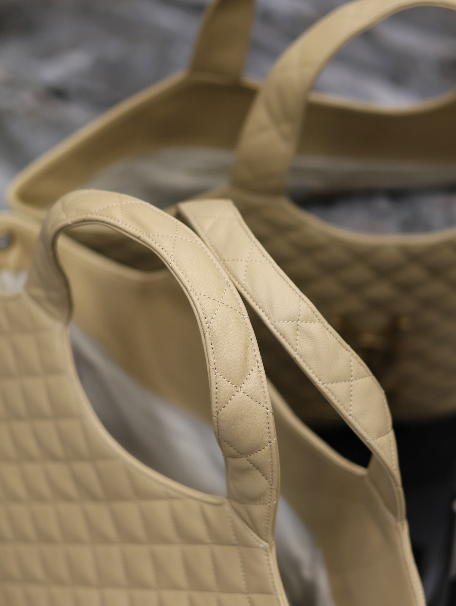 ICARE MAXI SHOPPING BAG IN QUILTED BEIGE LAMBSKIN